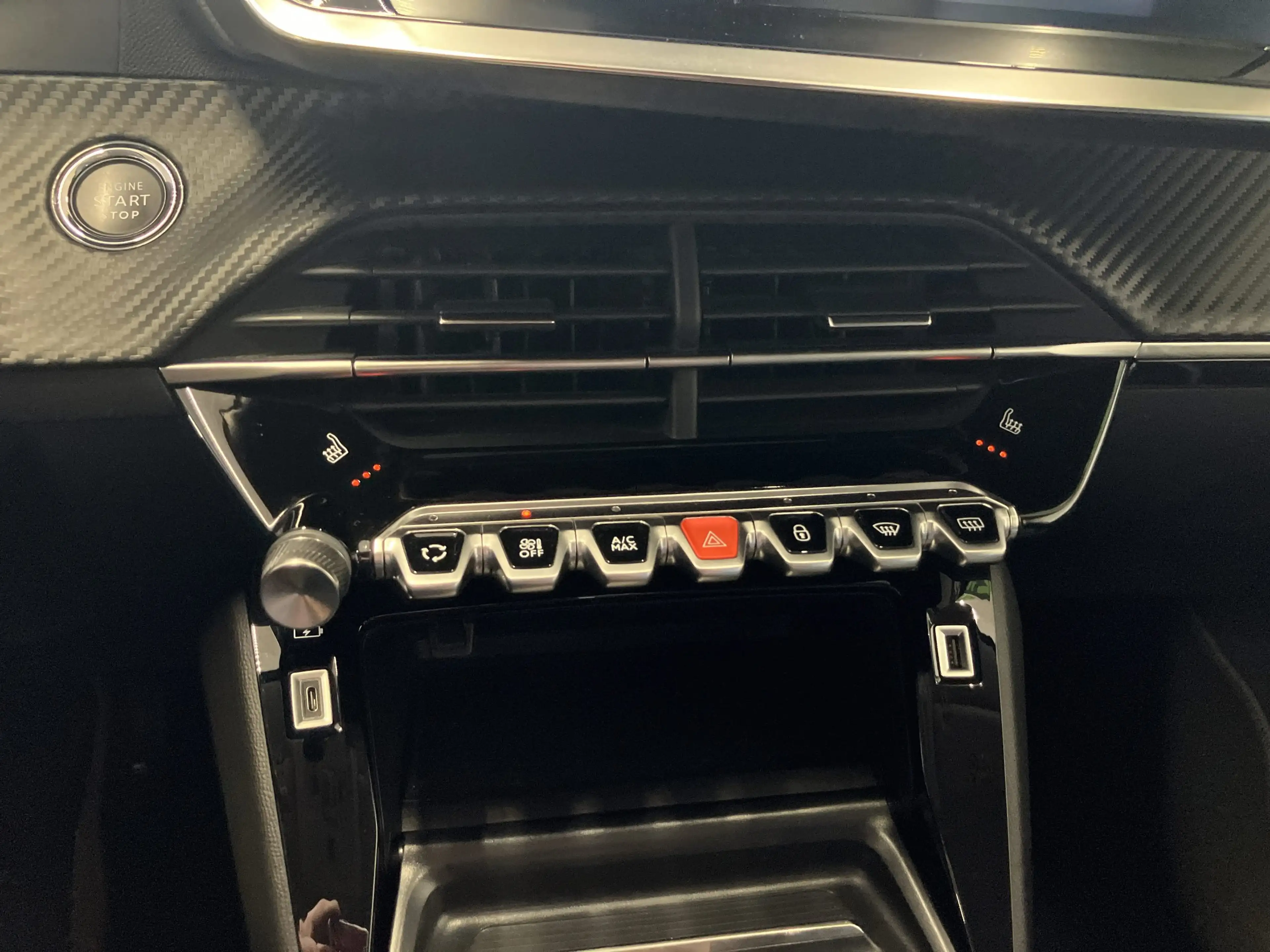 Peugeot e-208 Elektro Allure SHZ+Kam+KeyLess+CarPlay — photo 12