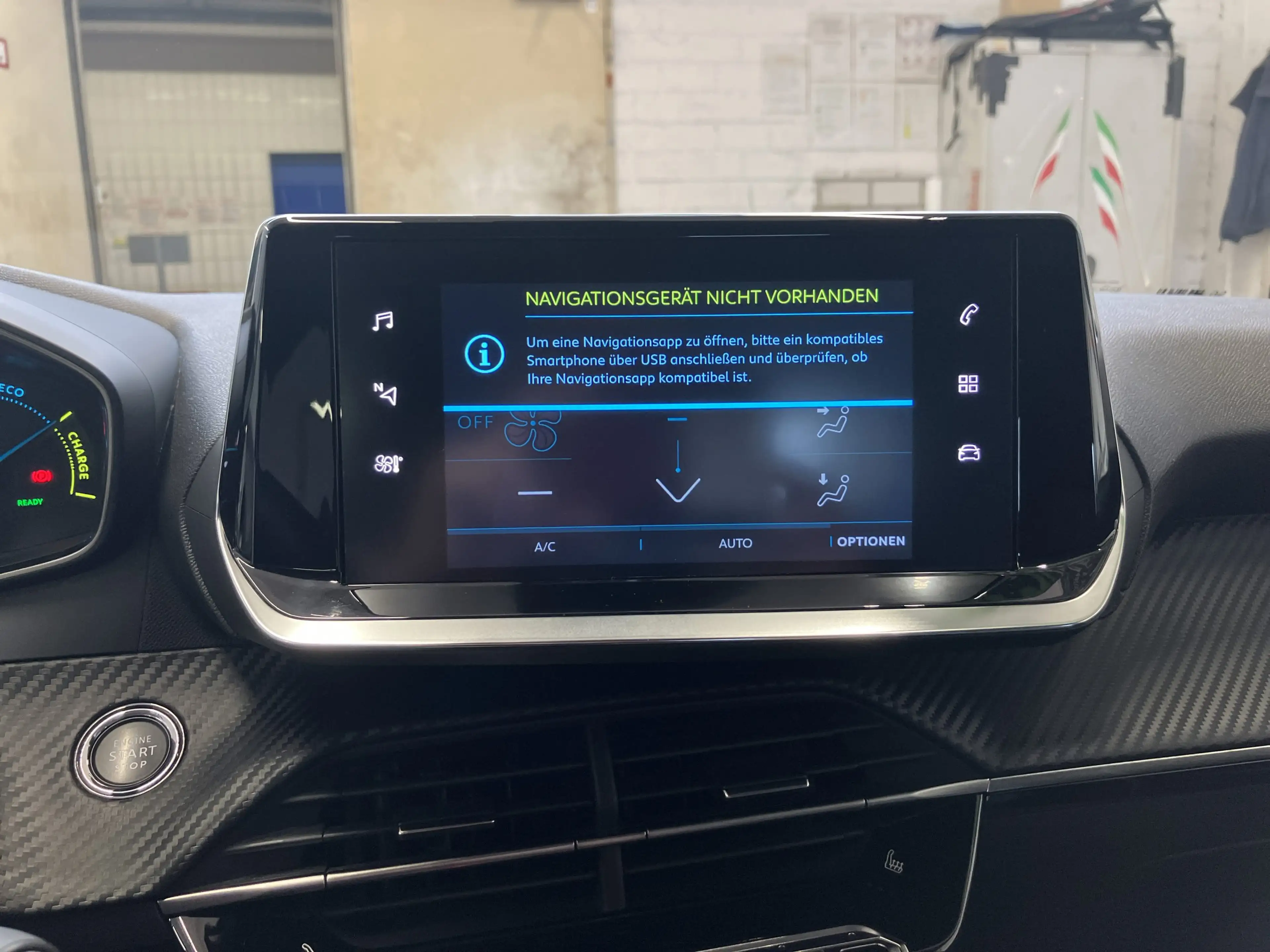 Peugeot e-208 Elektro Allure SHZ+Kam+KeyLess+CarPlay — photo 11