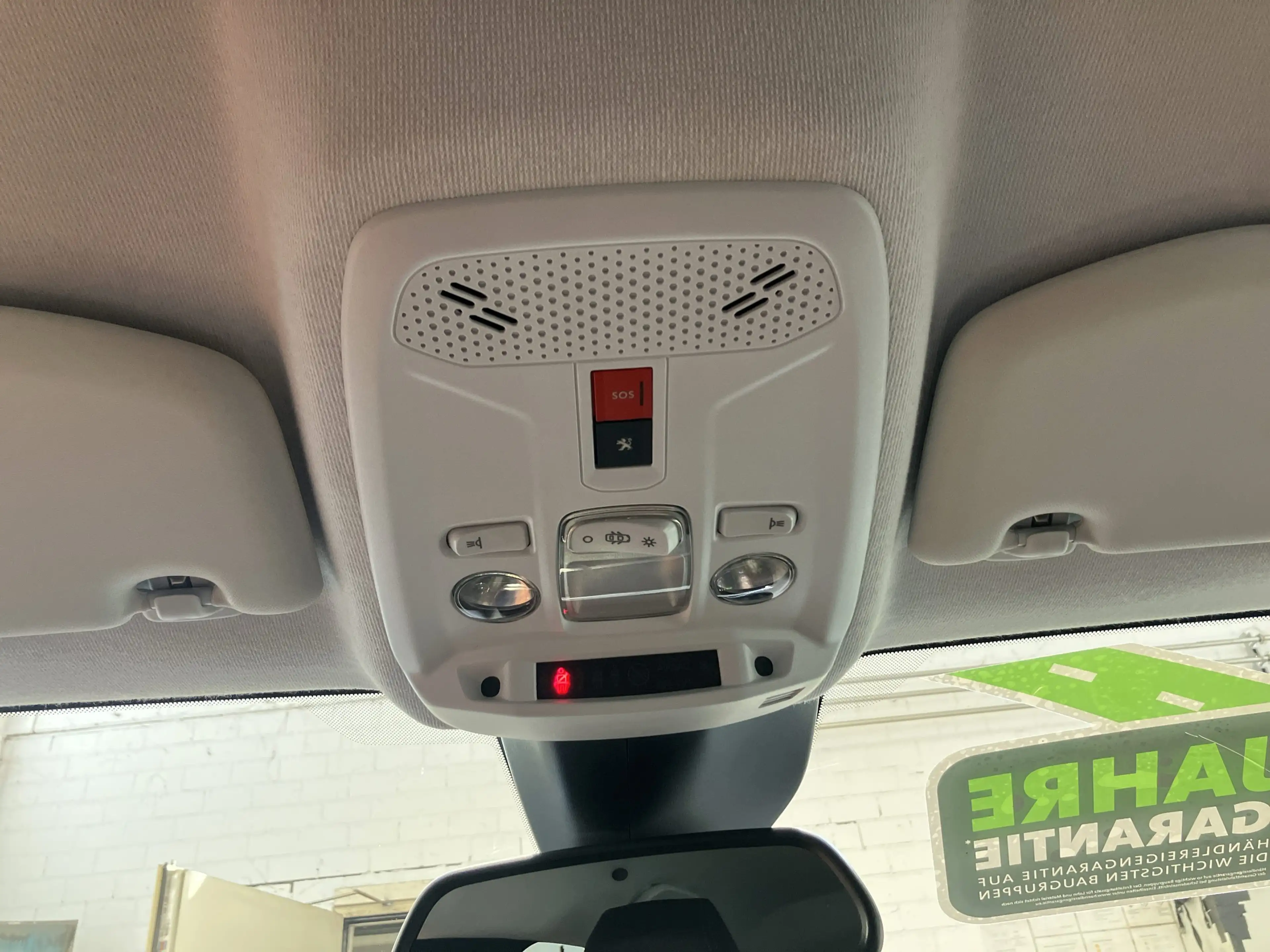 Peugeot e-208 Elektro Allure SHZ+Kam+KeyLess+CarPlay — photo 15