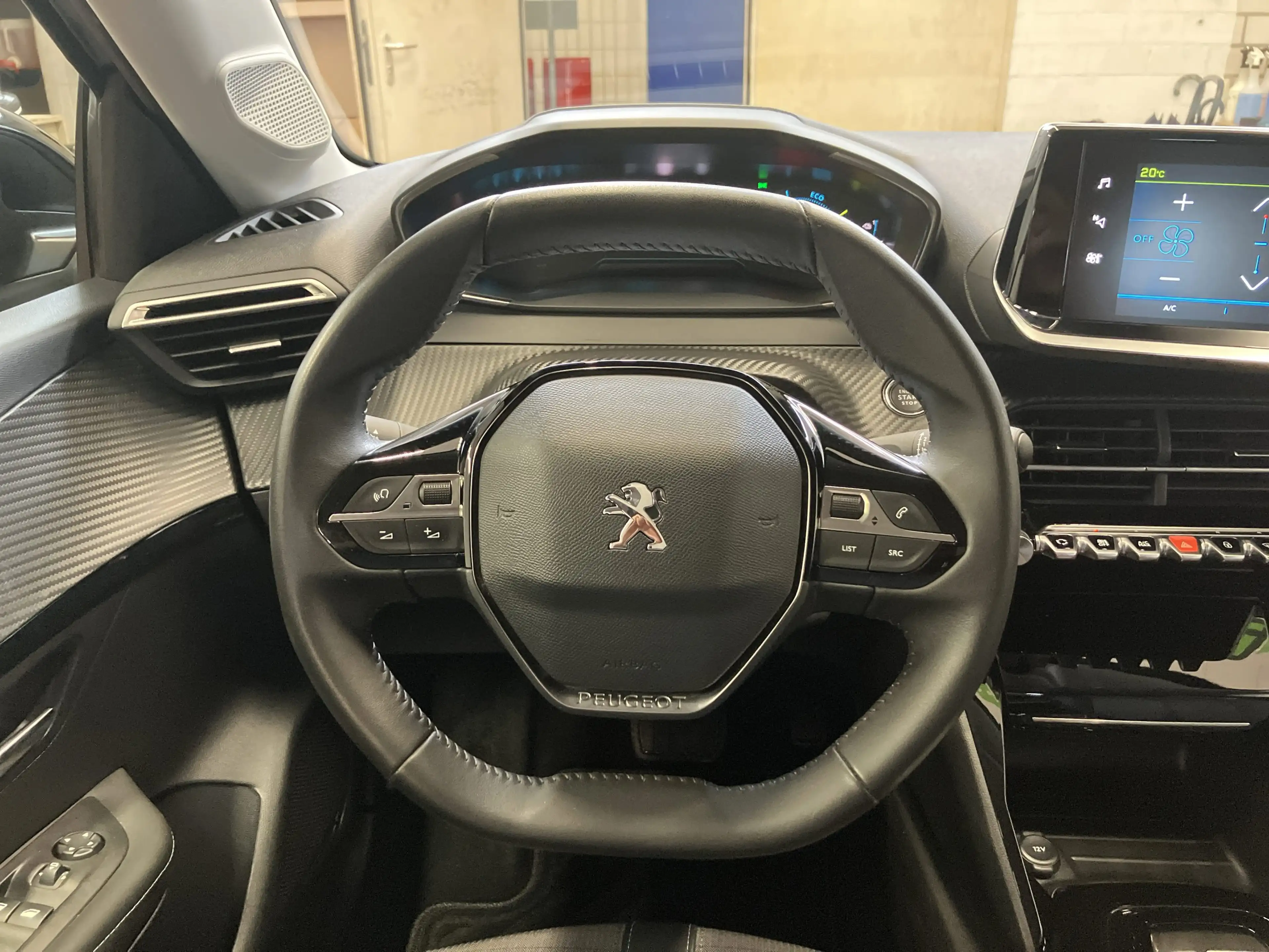 Peugeot e-208 Elektro Allure SHZ+Kam+KeyLess+CarPlay — photo 9