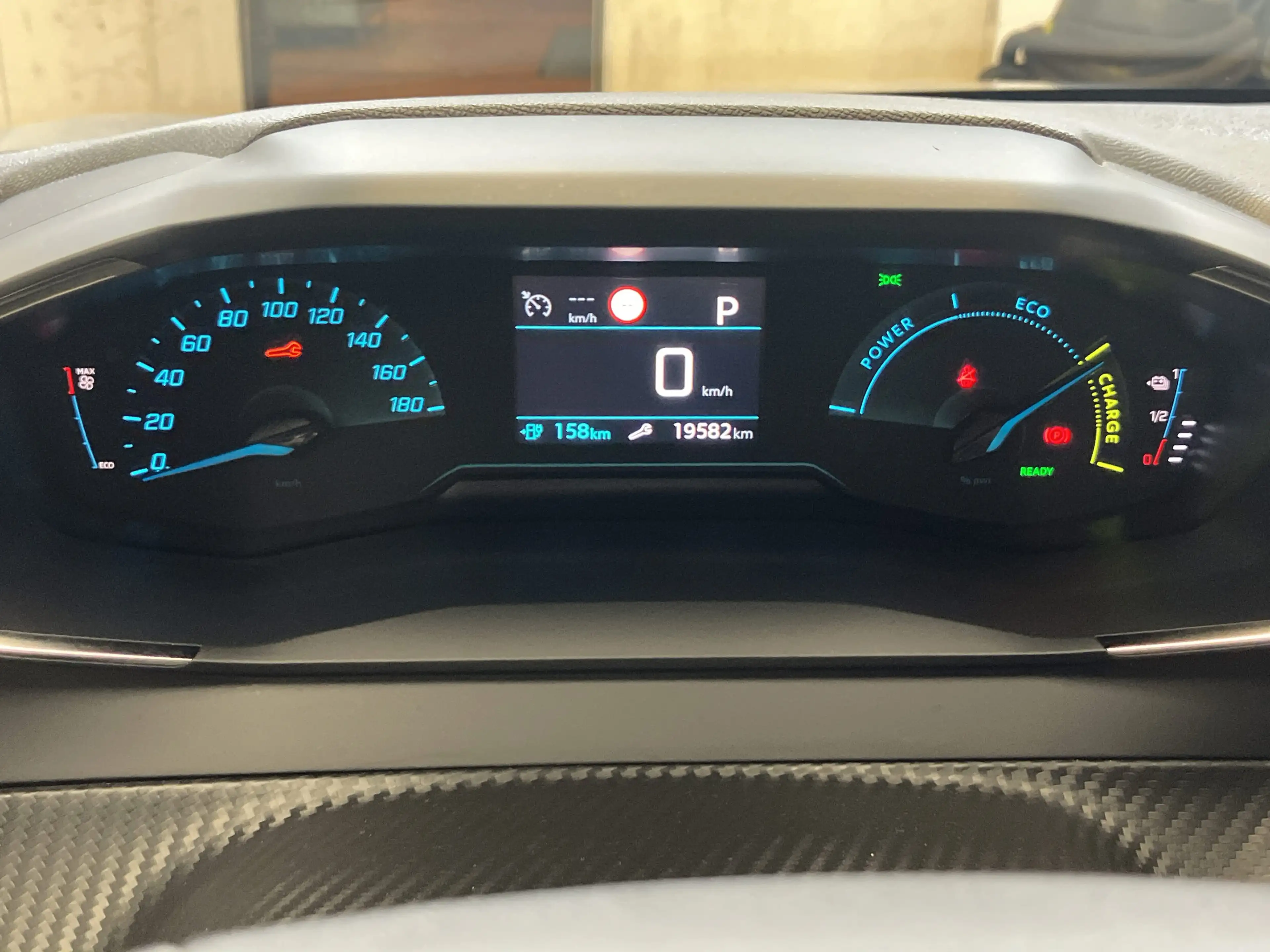 Peugeot e-208 Elektro Allure SHZ+Kam+KeyLess+CarPlay — photo 10