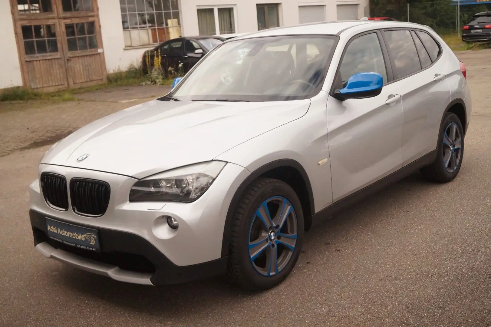 BMW X1 Baureihe X1 20 d xDrive XENON NAVI AHK Silber - 1