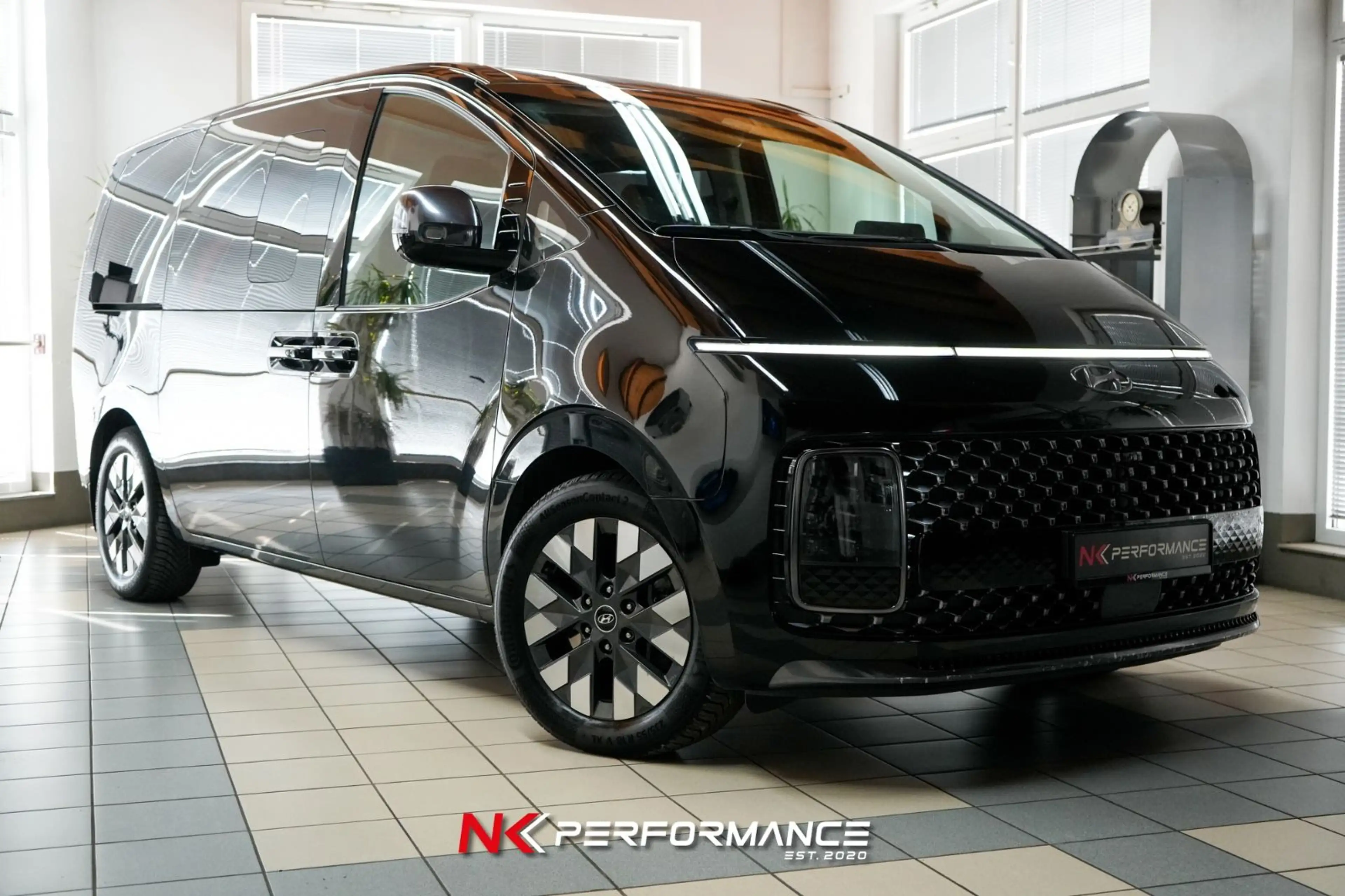 Hyundai STARIA Signature 2WD / RELAX-SITZE / 360° / ACC — photo 4