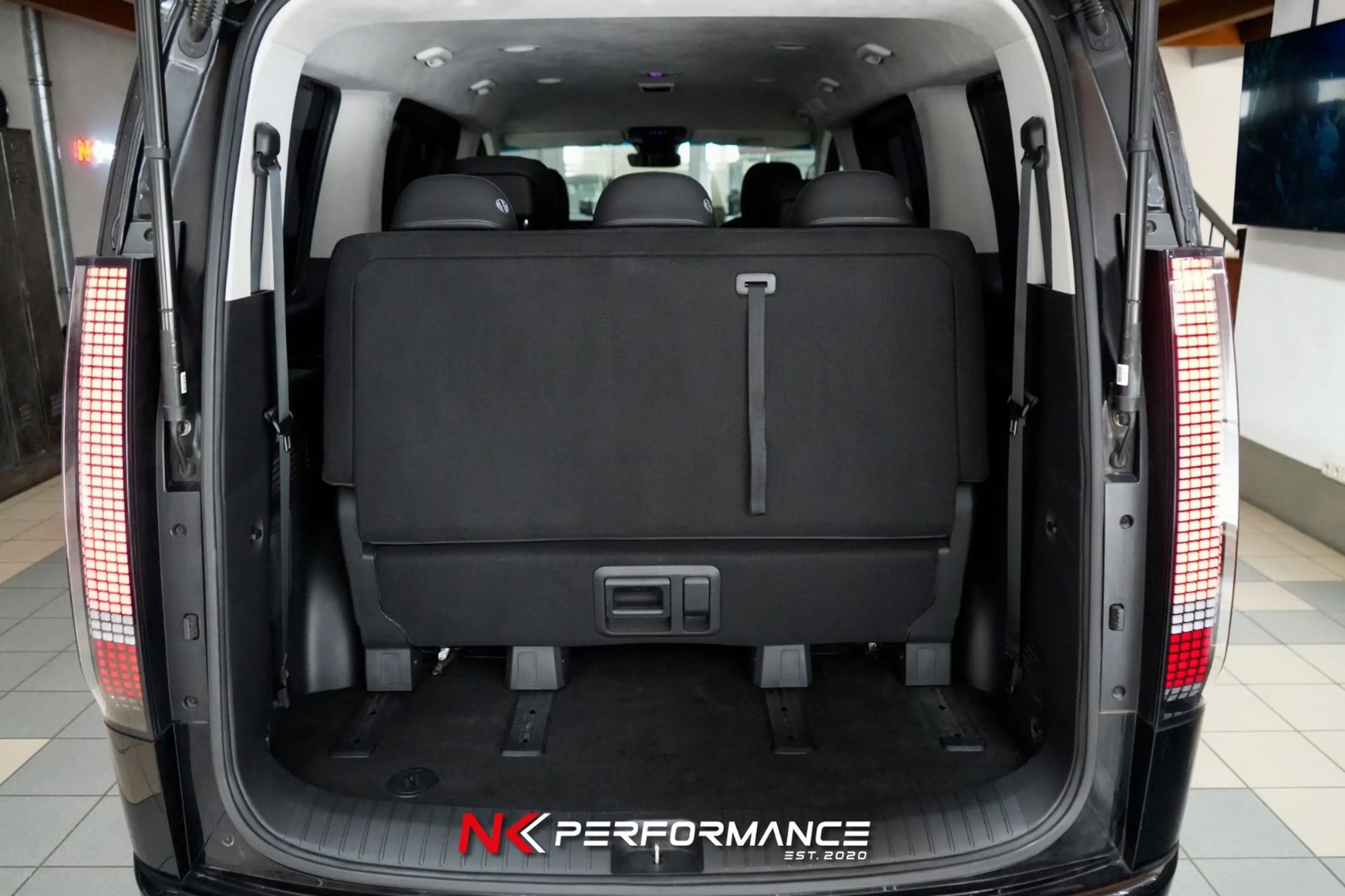 Hyundai STARIA Signature 2WD / RELAX-SITZE / 360° / ACC — photo 9