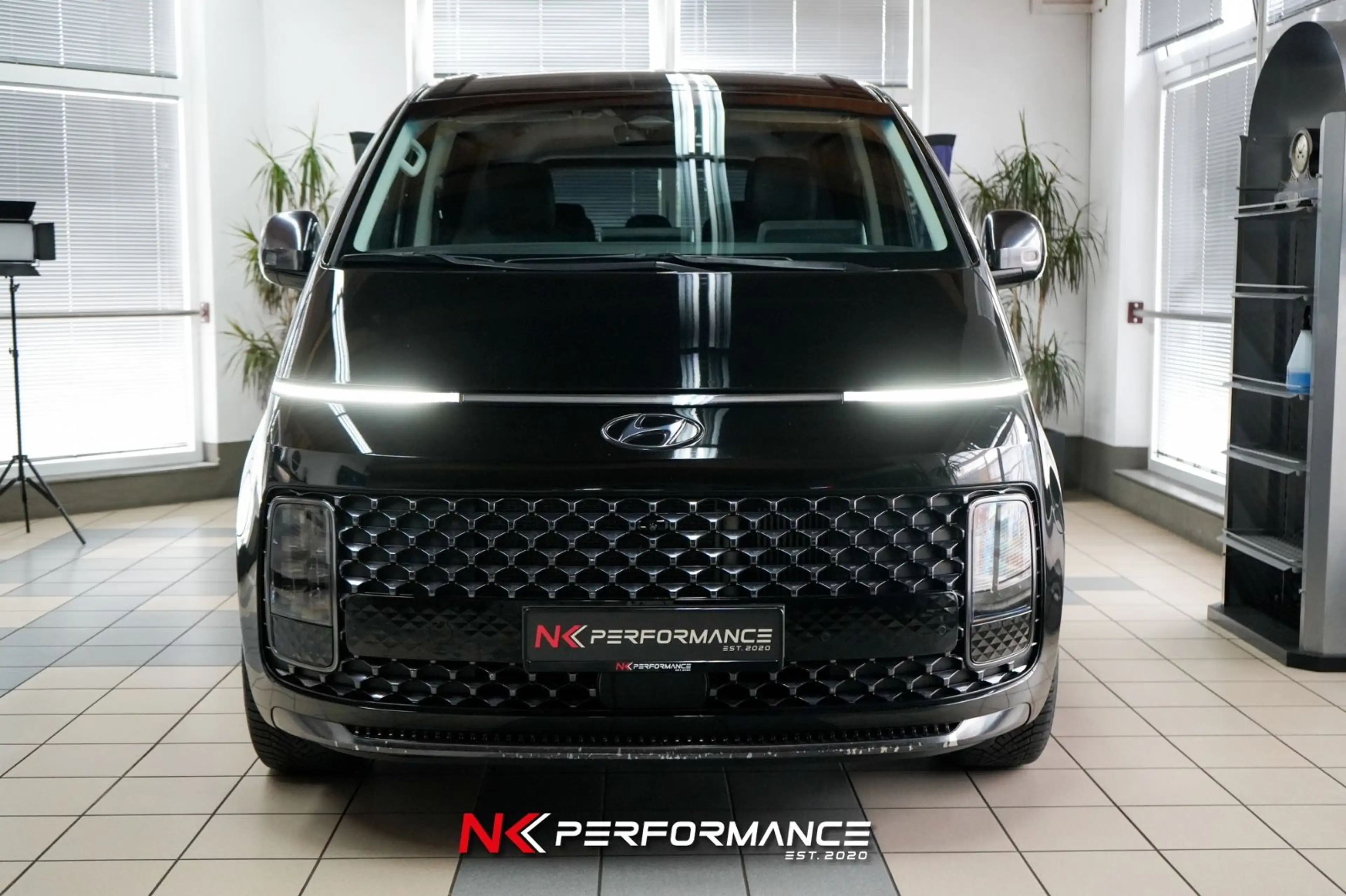 Hyundai STARIA Signature 2WD / RELAX-SITZE / 360° / ACC — photo 3