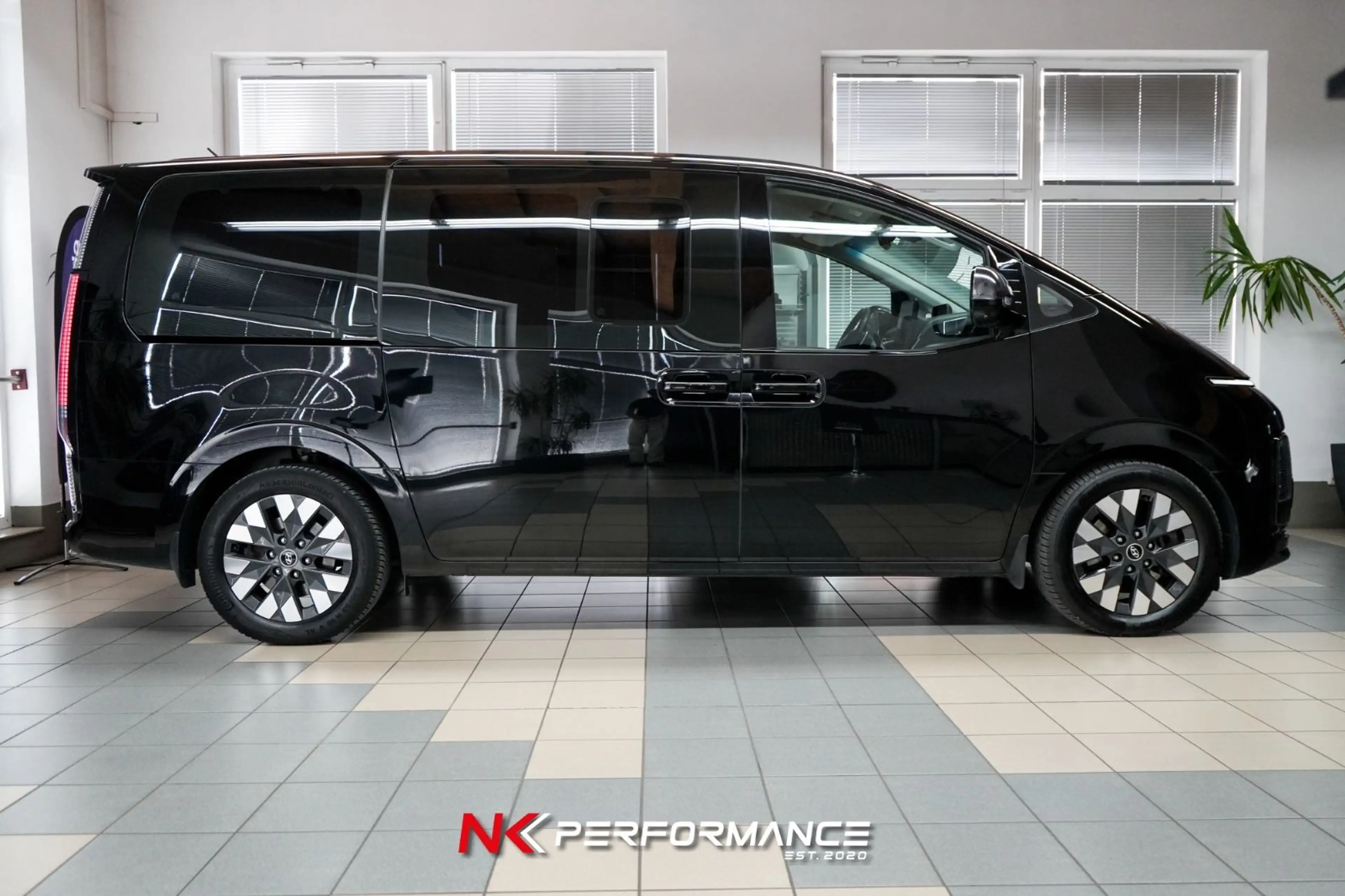 Hyundai STARIA Signature 2WD / RELAX-SITZE / 360° / ACC — photo 6