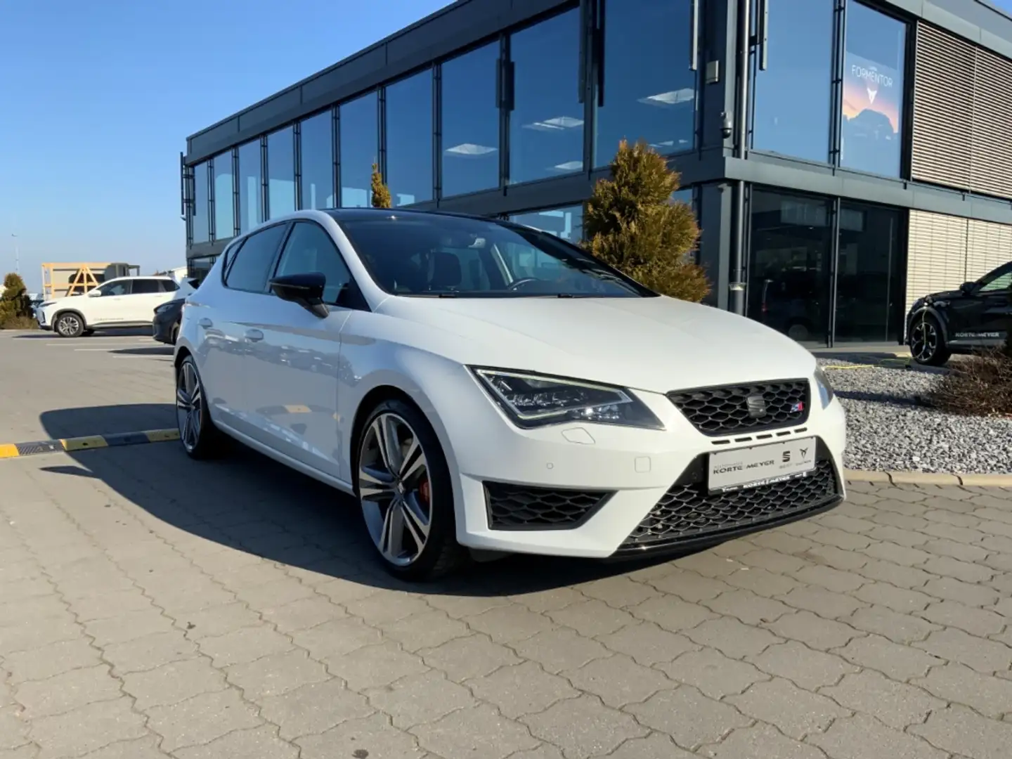 SEAT Leon Cupra 290 2.0TSI 6-Gang+Navi +Tempomat Weiß - 2