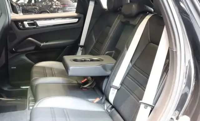 Porsche Cayenne view 12