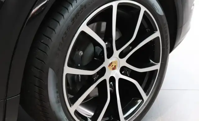 Porsche Cayenne view 11