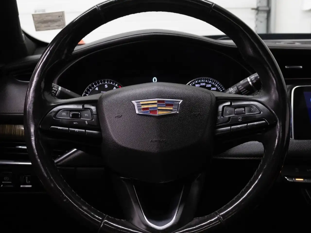 Cadillac XT4 снимка Cadillac XT4