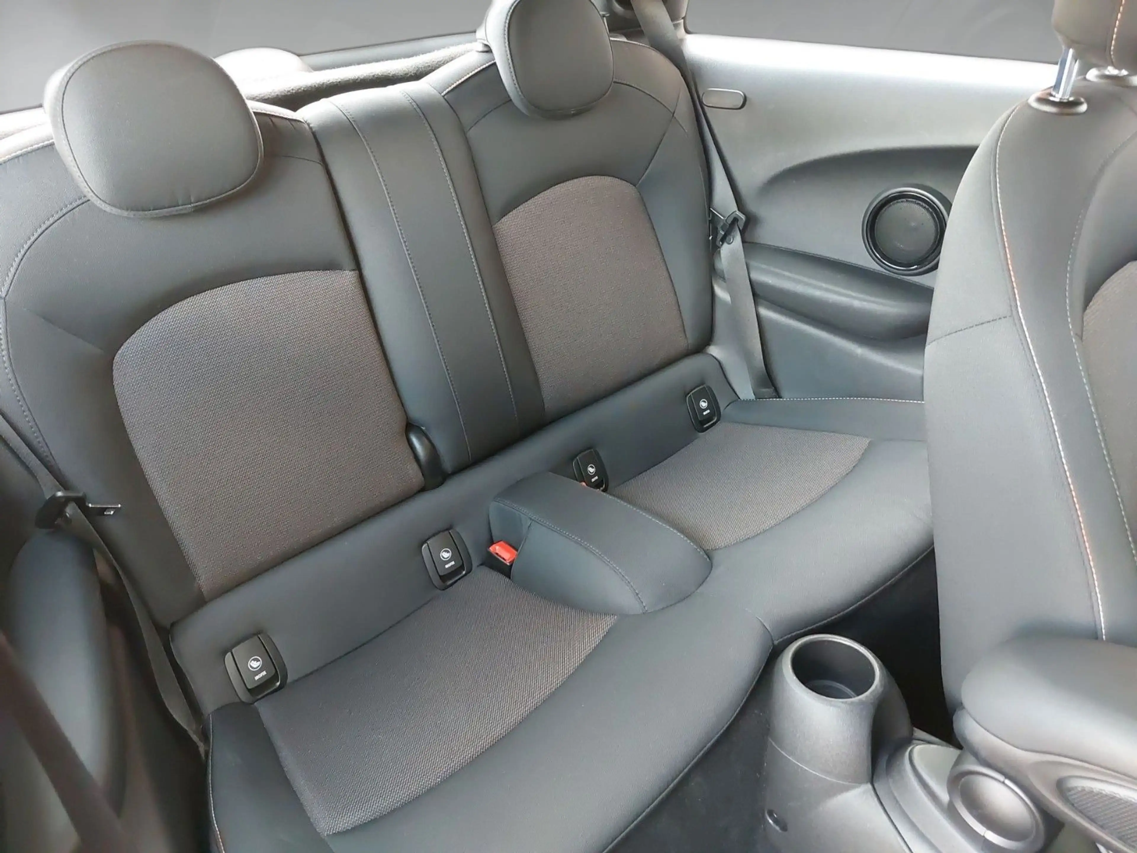 MINI One AUTOMATIK 1. Hand SHZ PANO ALLWETTER CARPLAY — photo 8