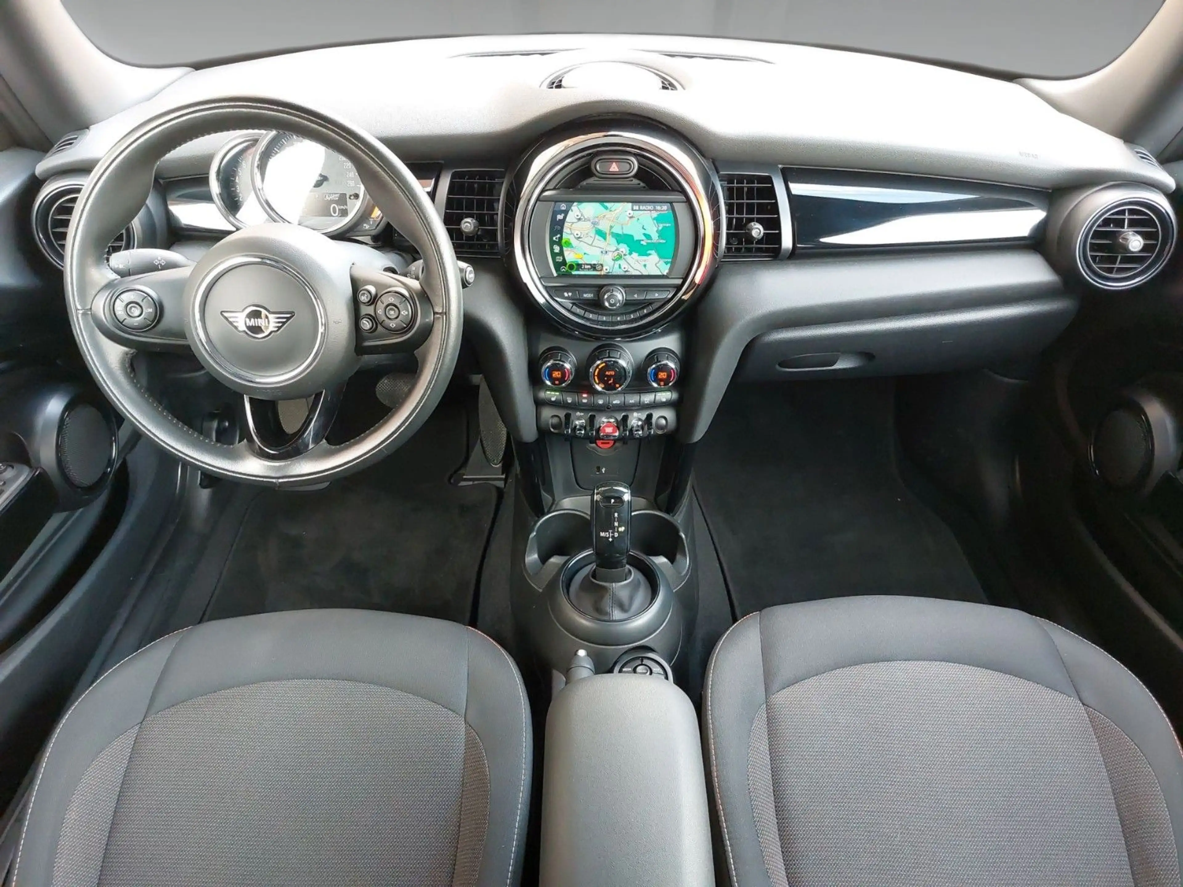 MINI One AUTOMATIK 1. Hand SHZ PANO ALLWETTER CARPLAY — photo 9