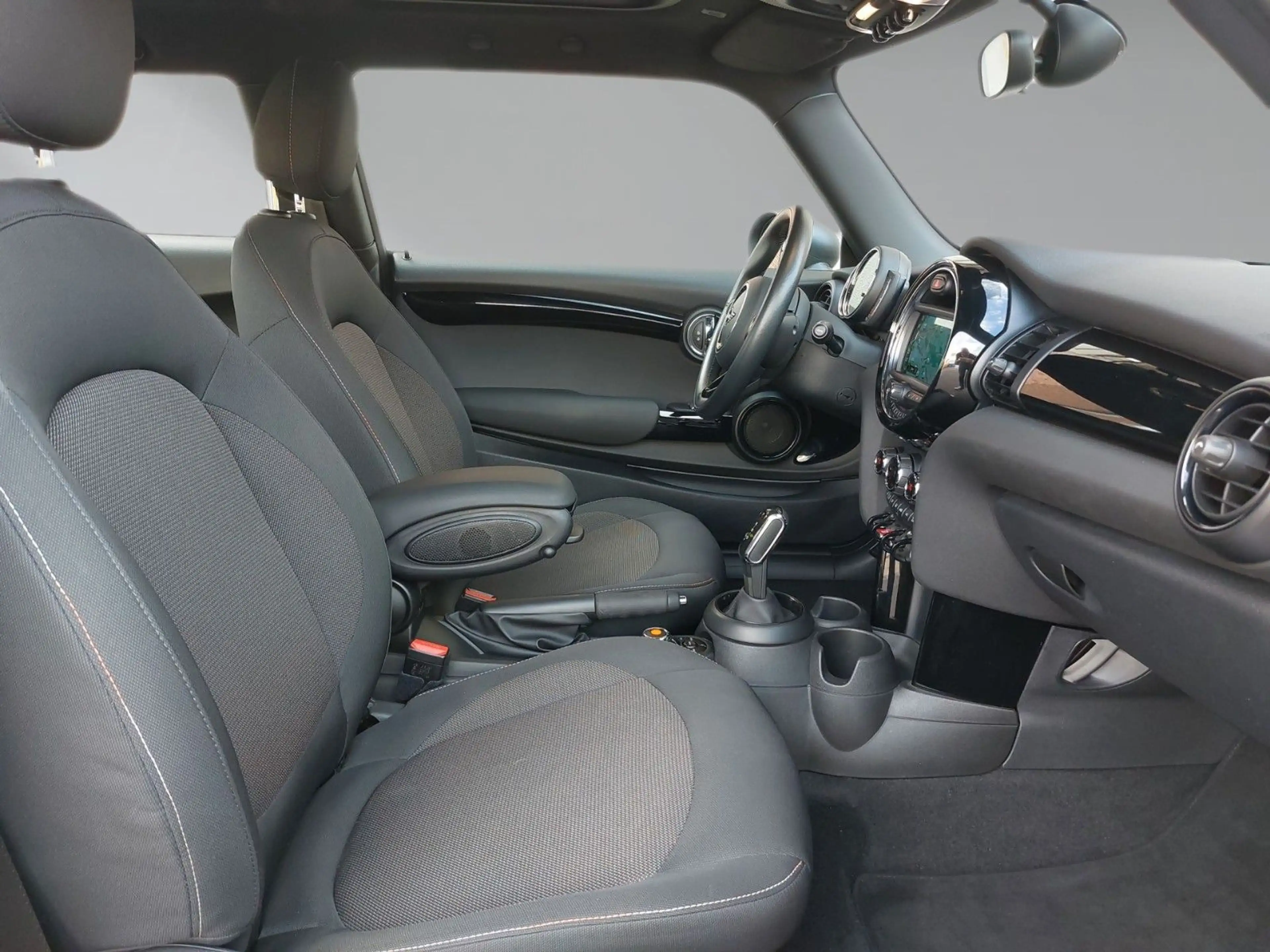 MINI One AUTOMATIK 1. Hand SHZ PANO ALLWETTER CARPLAY — photo 3