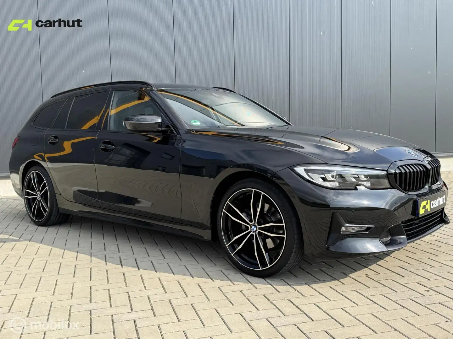 BMW 320 3-serie Touring 320i Executive Edition Zwart - 2