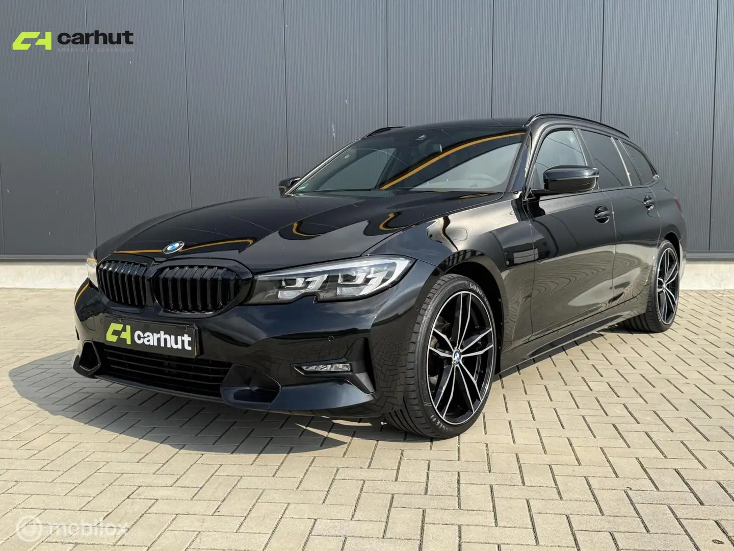 BMW 320 3-serie Touring 320i Executive Edition Zwart - 1