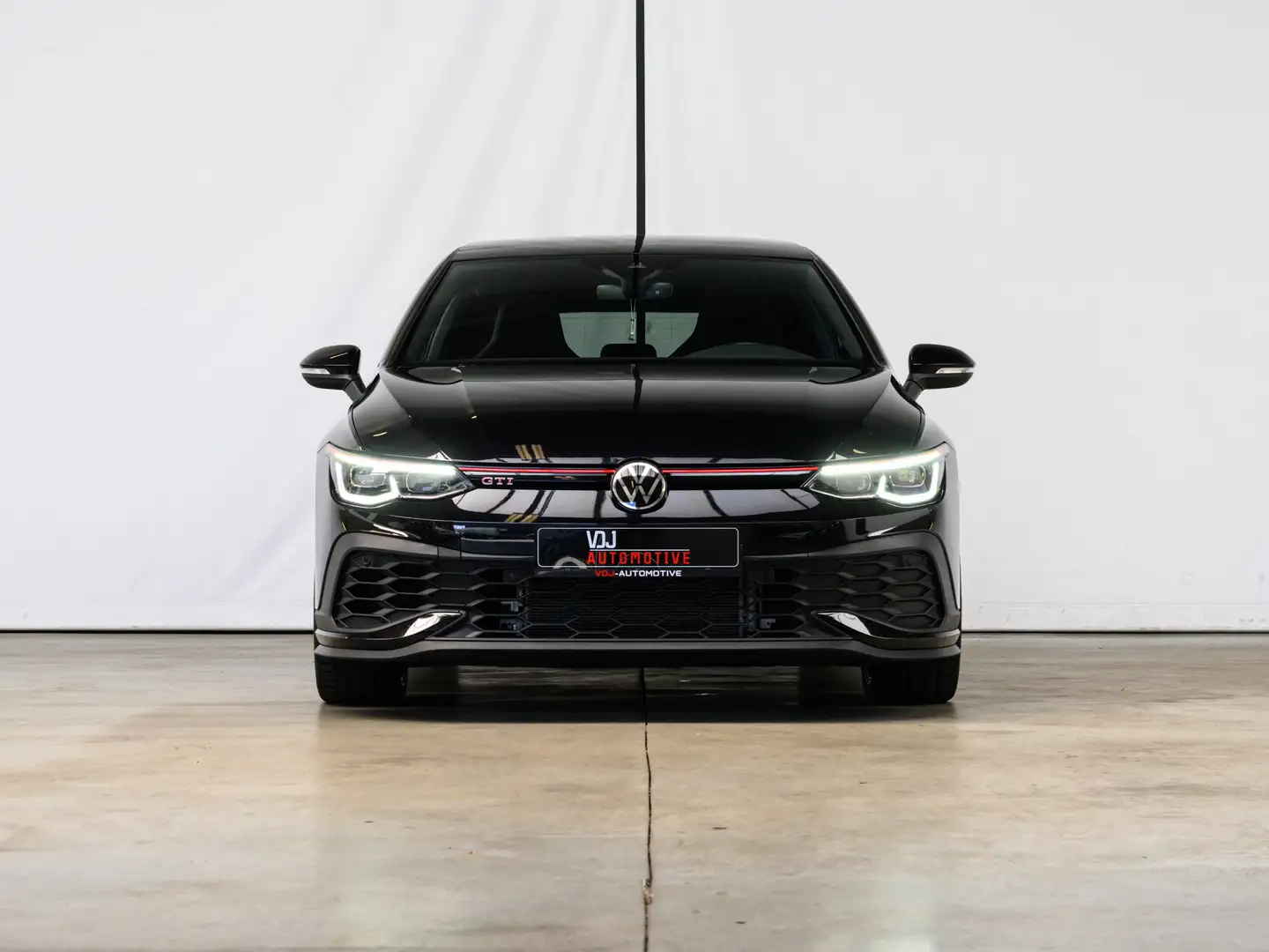 Volkswagen Golf GTI 2.0 TSI CLUBSPORT DSG | PANO | IQ | ACC | Zwart - 2