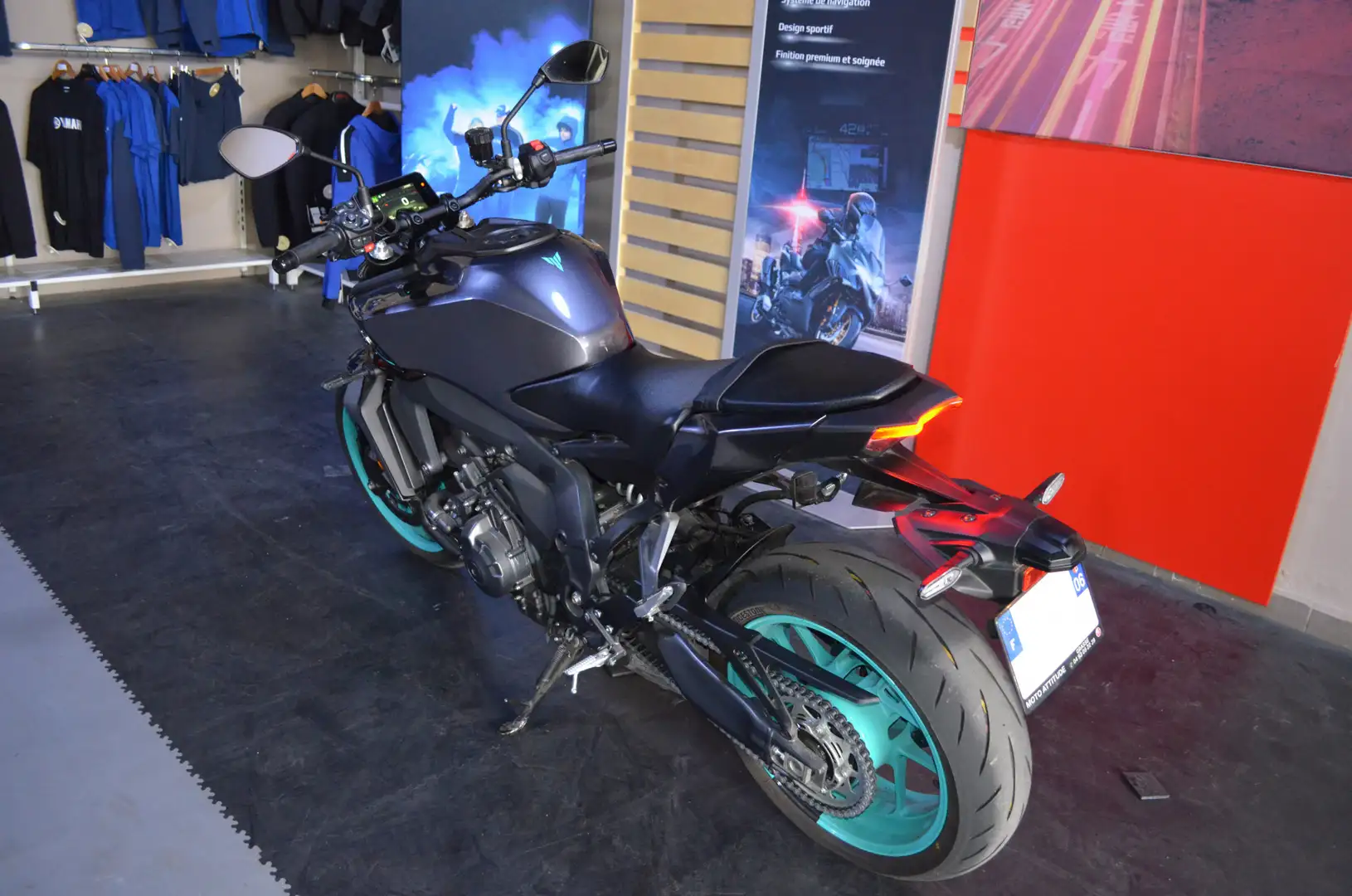 Yamaha MT-09 Gris - 2