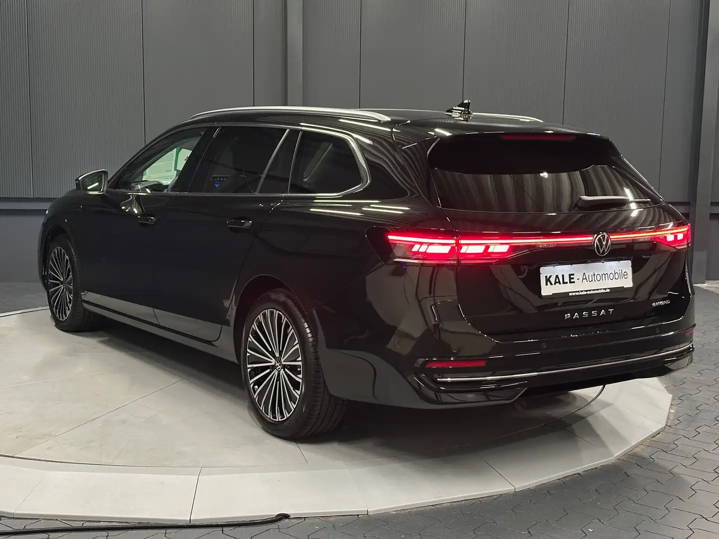 Volkswagen Passat Variant 1.5 TSI eHybrid Elegance*PANORAMA*18Zoll*HUD*360* Noir - 1
