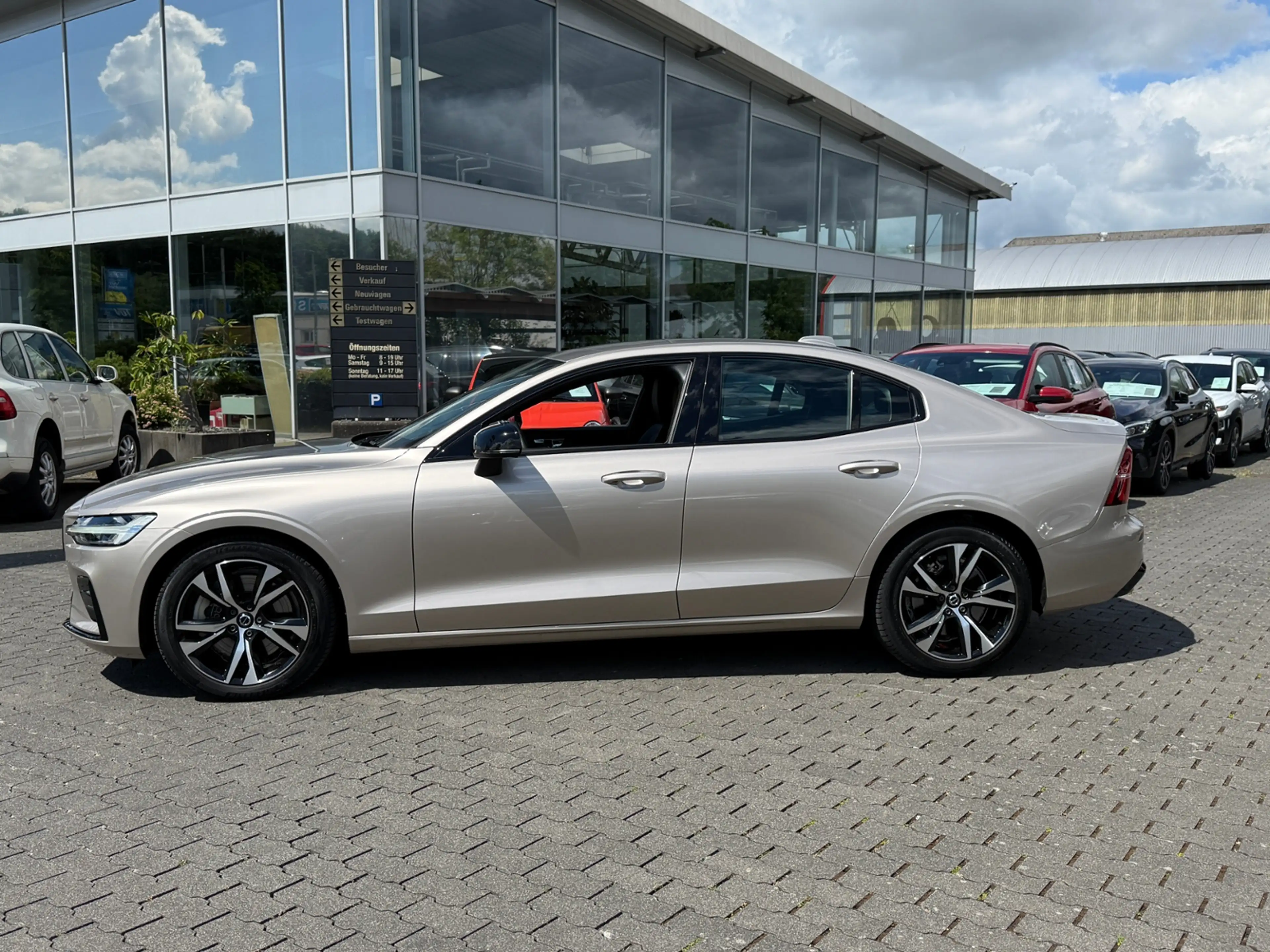 Volvo S60 B5 Plus Dark AWD LED ALU — photo 4