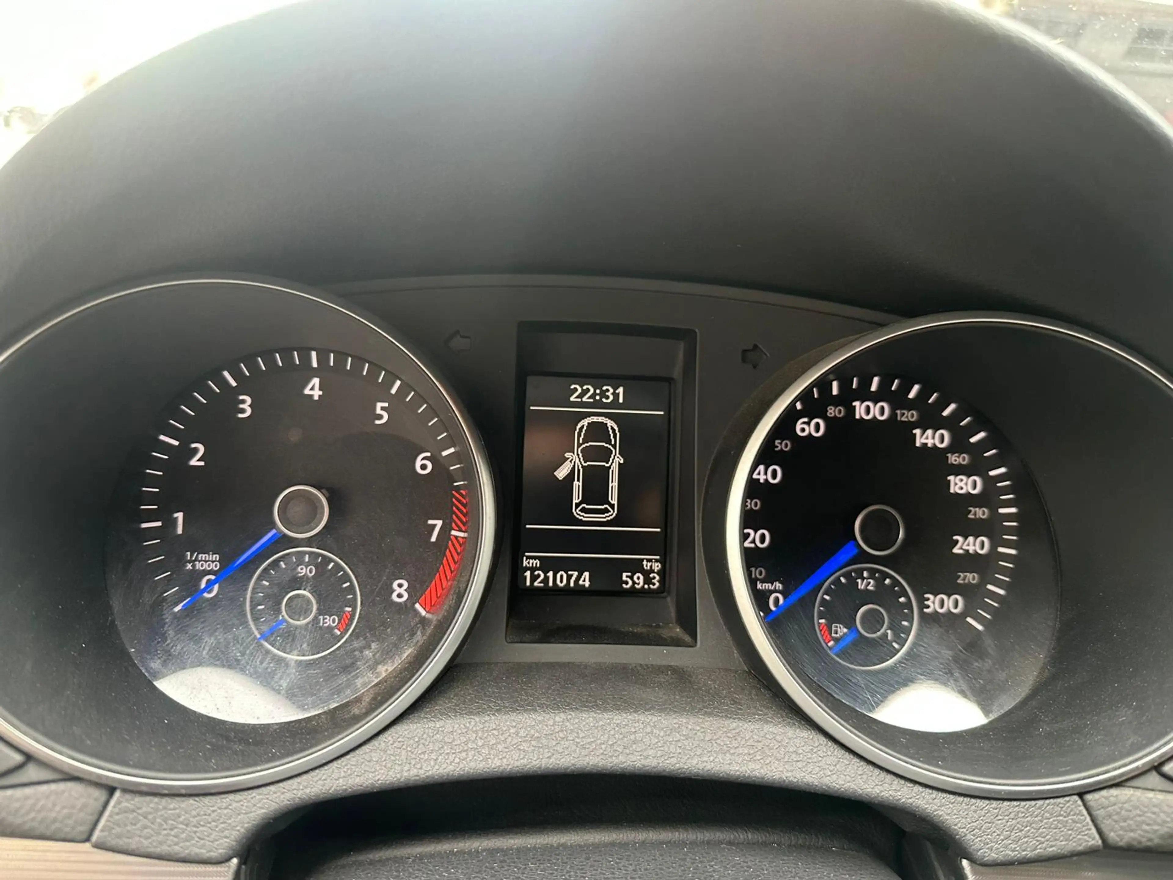 Volkswagen Golf R — photo 8