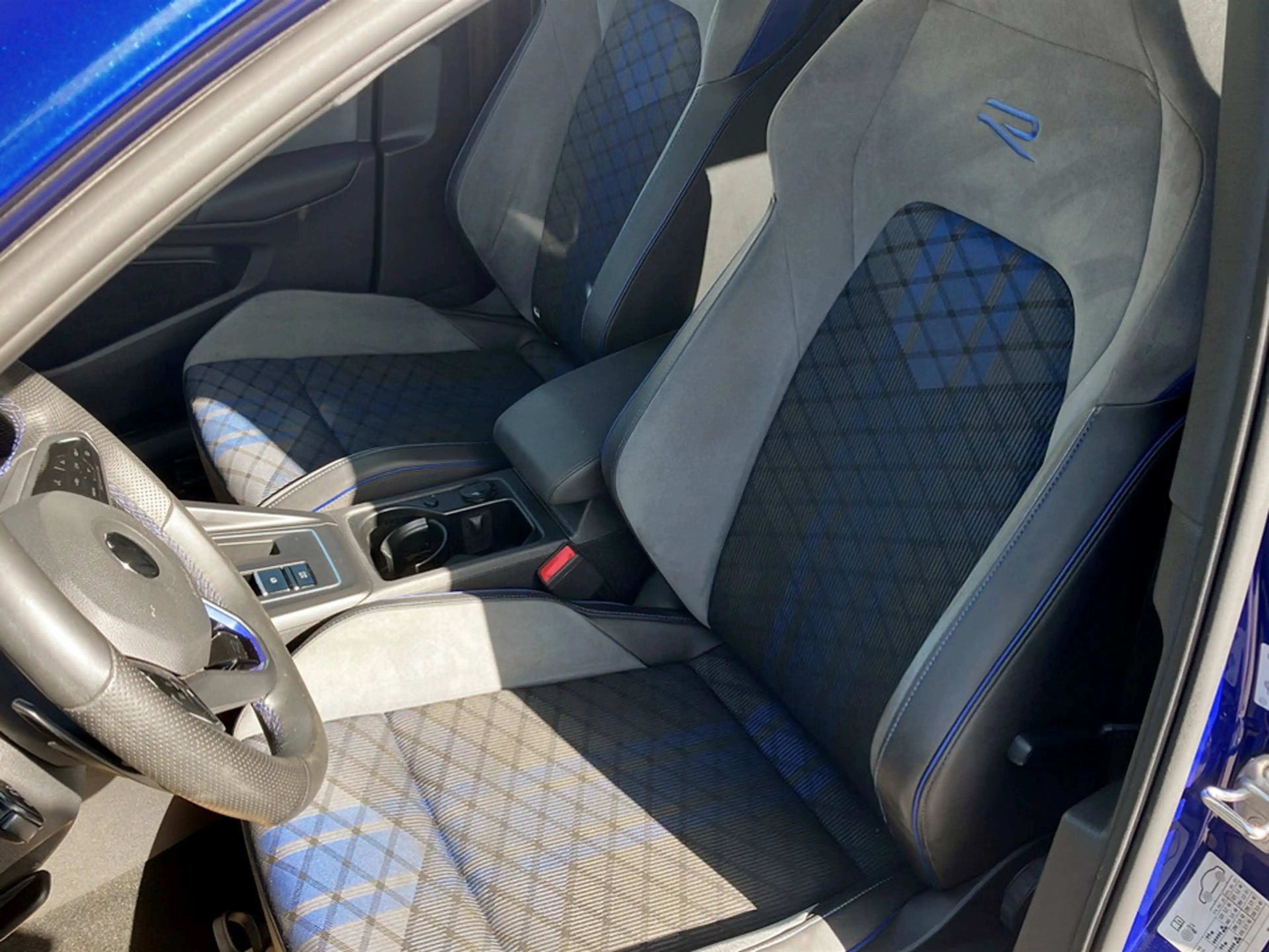 Volkswagen Golf R R TSI 4MOTION DSG — photo 10