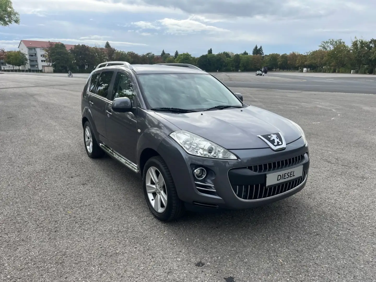 Peugeot 4007 Platinum,Allrad,Kamera,Leder, AHK,7-Sitzer Grau - 2