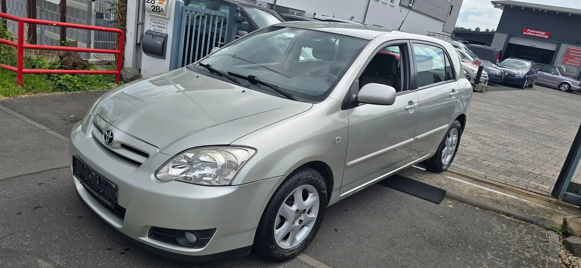 Toyota Corolla 1.4 Edition / Wenig Kilometer. Top Zustand Gris - 1