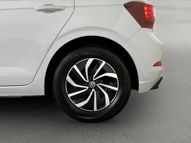Volkswagen Polo view 6