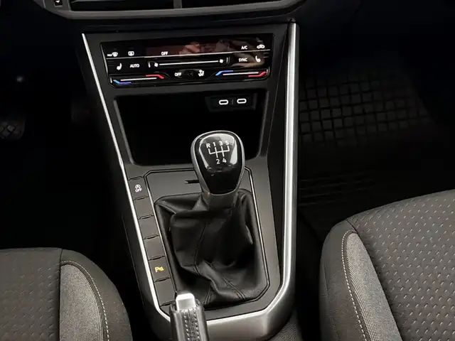 Volkswagen Polo view 12