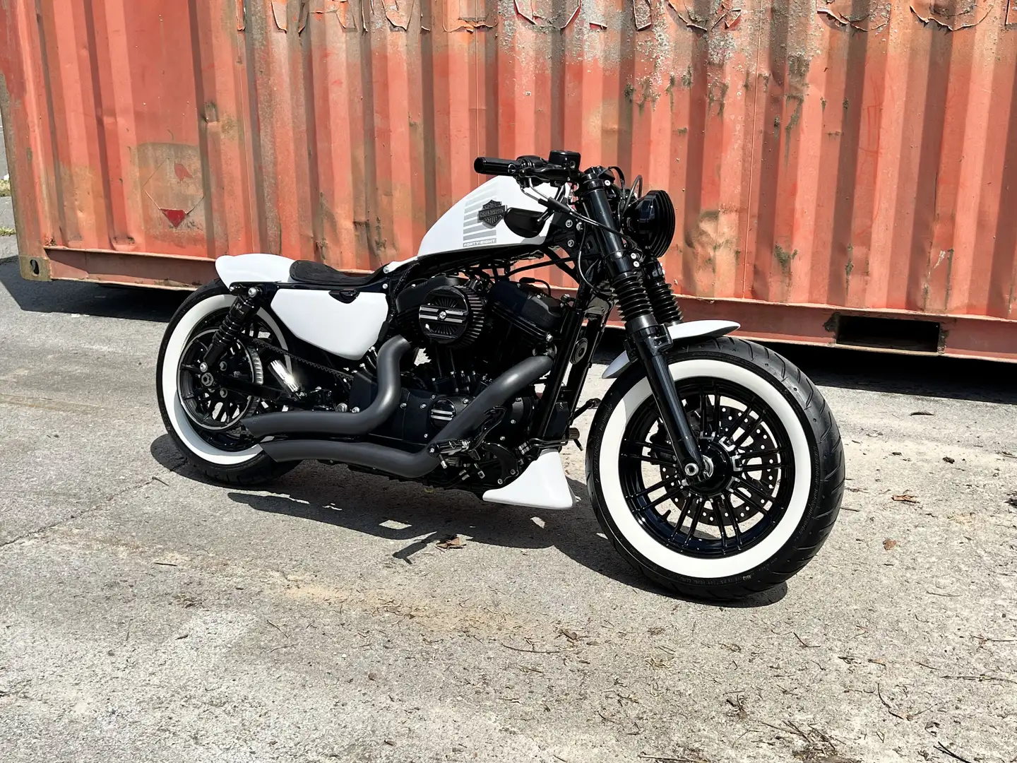 Harley-Davidson Sportster 1200 Forty Eight Blanche Bobber Unique Custom RARE Blanco - 1