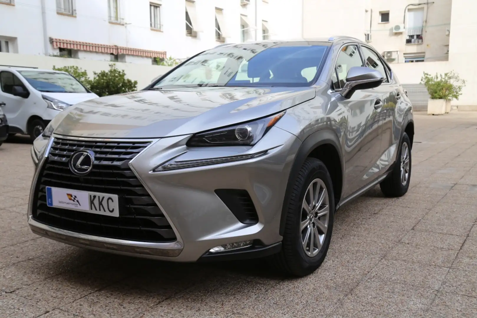Lexus NX 300 300h Business Navigation 2WD Grijs - 1