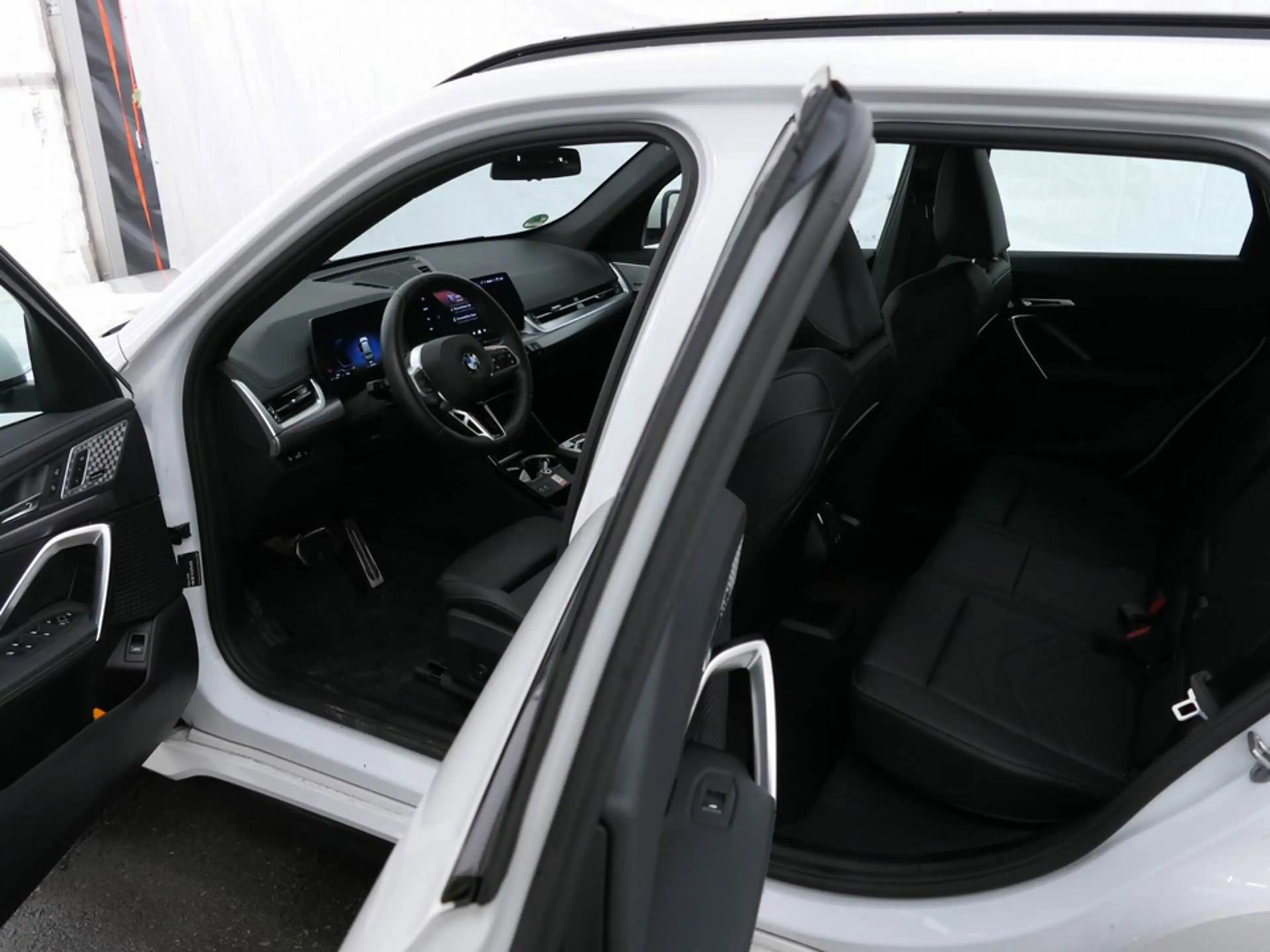 BMW X1 sDrive20i M Sportpaket adapLED Navi DA+ 19"LM — photo 11