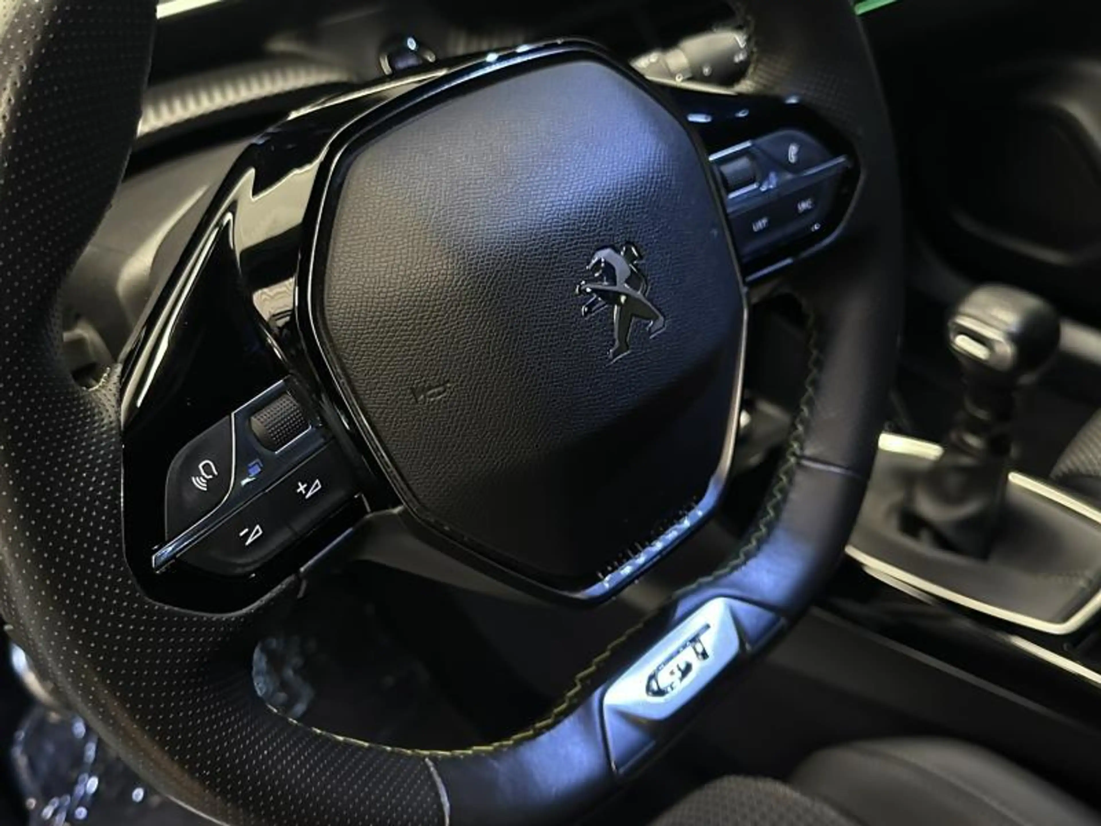 Peugeot 2008 1.2i*S&S*GT*NAVI*DAB*LED*KEYLESS* — photo 17