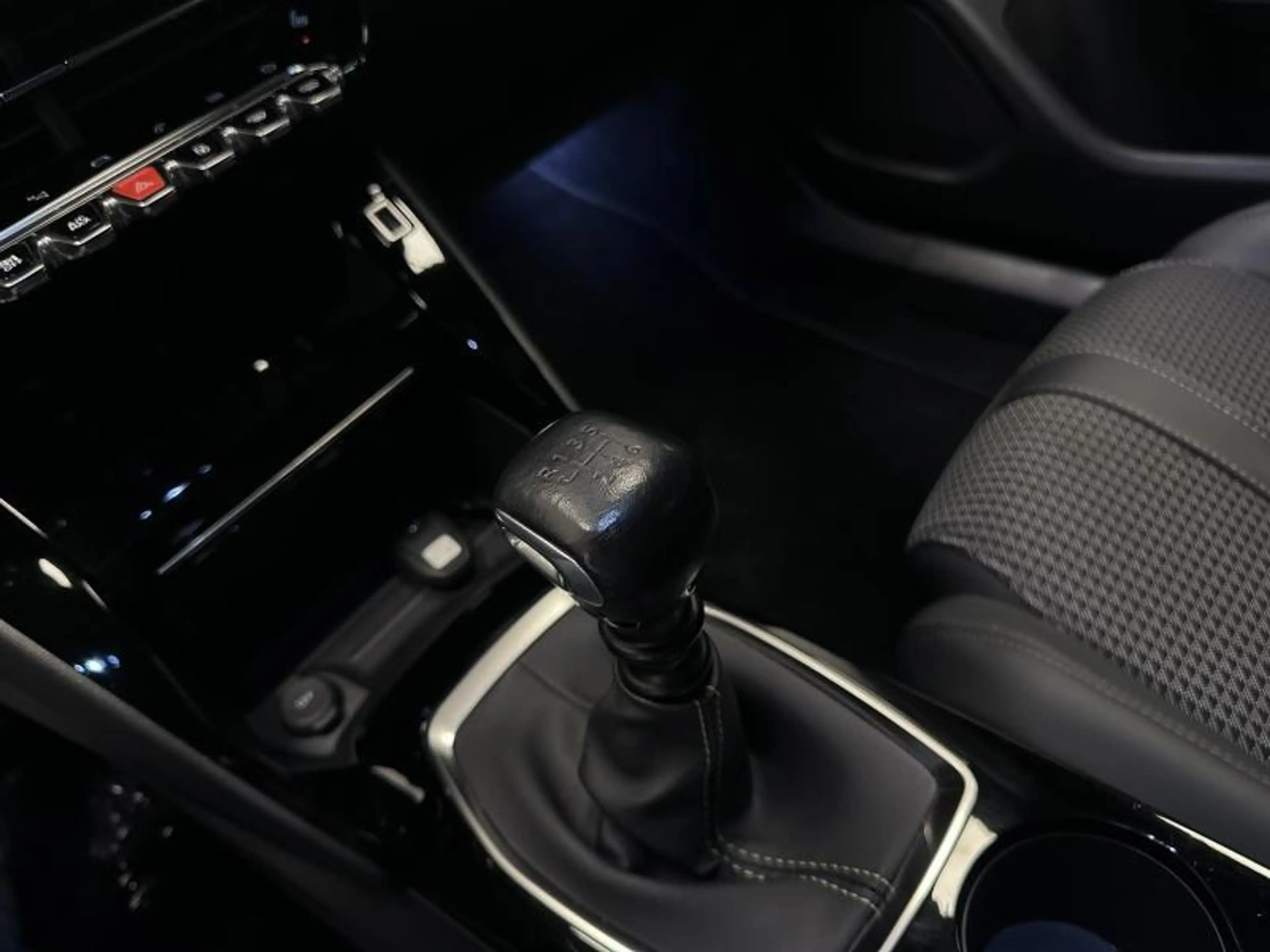 Peugeot 2008 1.2i*S&S*GT*NAVI*DAB*LED*KEYLESS* — photo 19