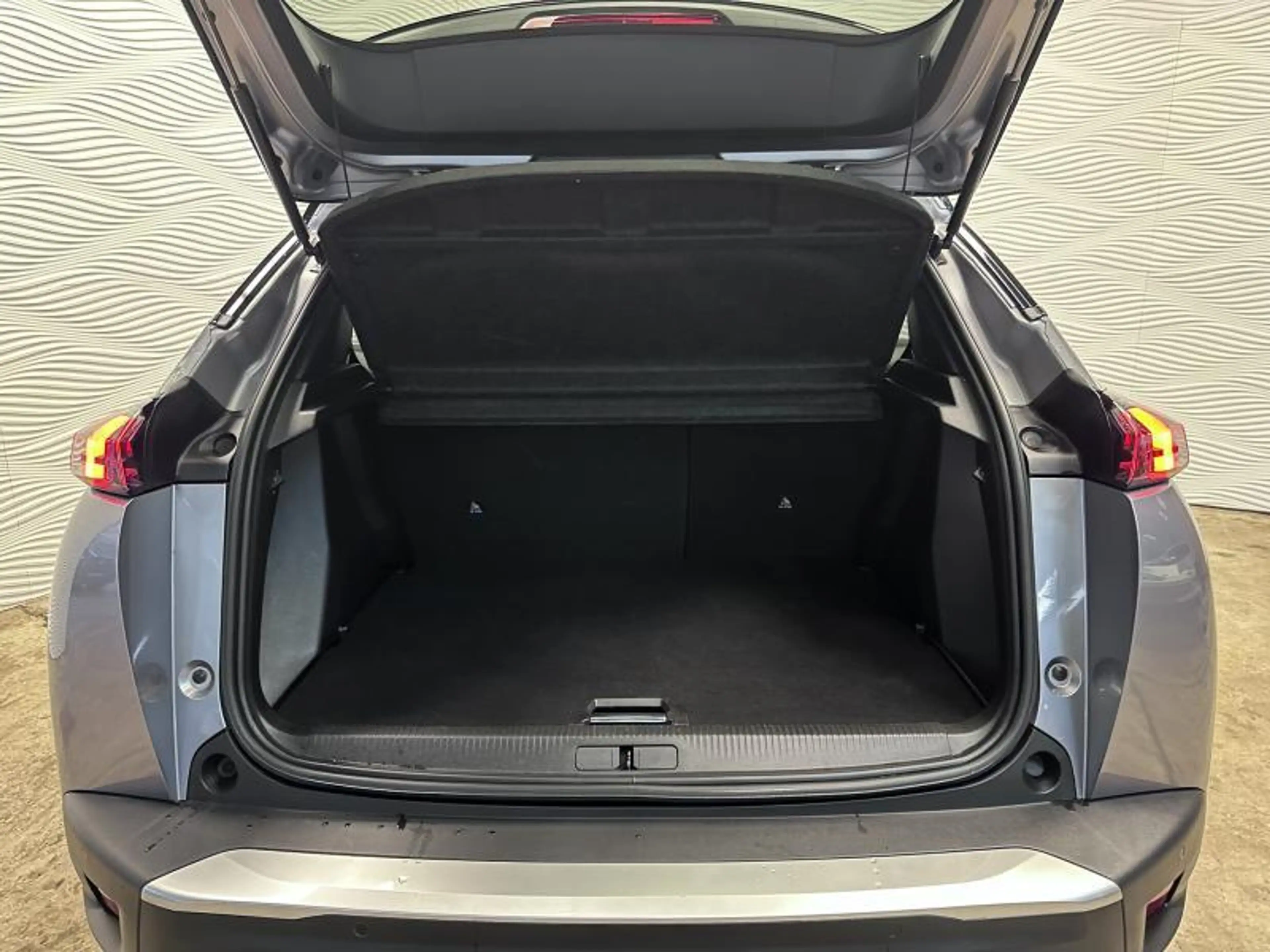 Peugeot 2008 1.2i*S&S*GT*NAVI*DAB*LED*KEYLESS* — photo 27