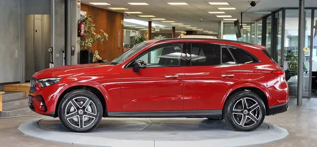 Mercedes-Benz GLC view 4