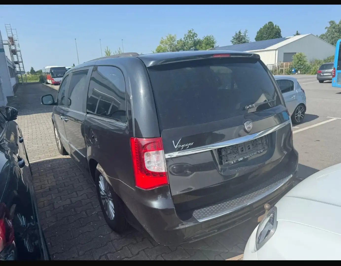 Lancia Voyager 2.8 Gold 7-SITZER AUTOMATIK AHK KLIMAA EURO-5 ALU Schwarz - 2