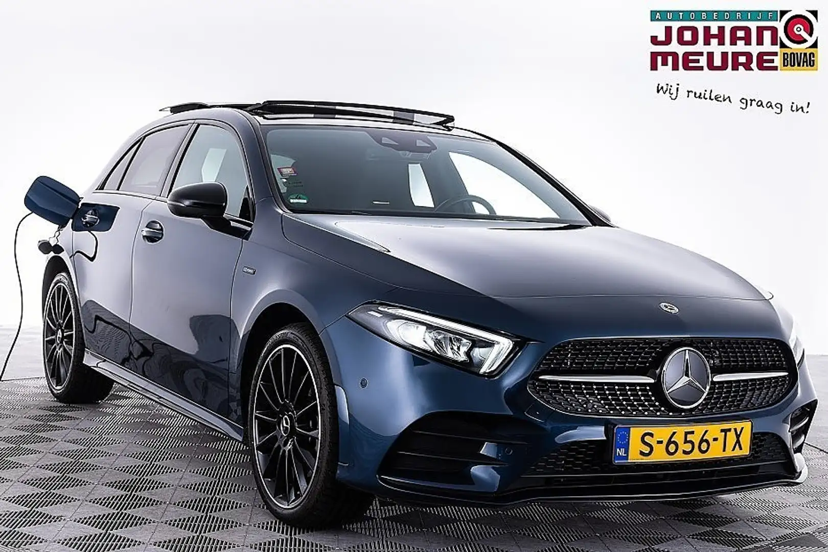 Mercedes-Benz A 250 e AMG Plug-In Hybride Night Ed. | PANORAMADAK | NA Blauw - 1