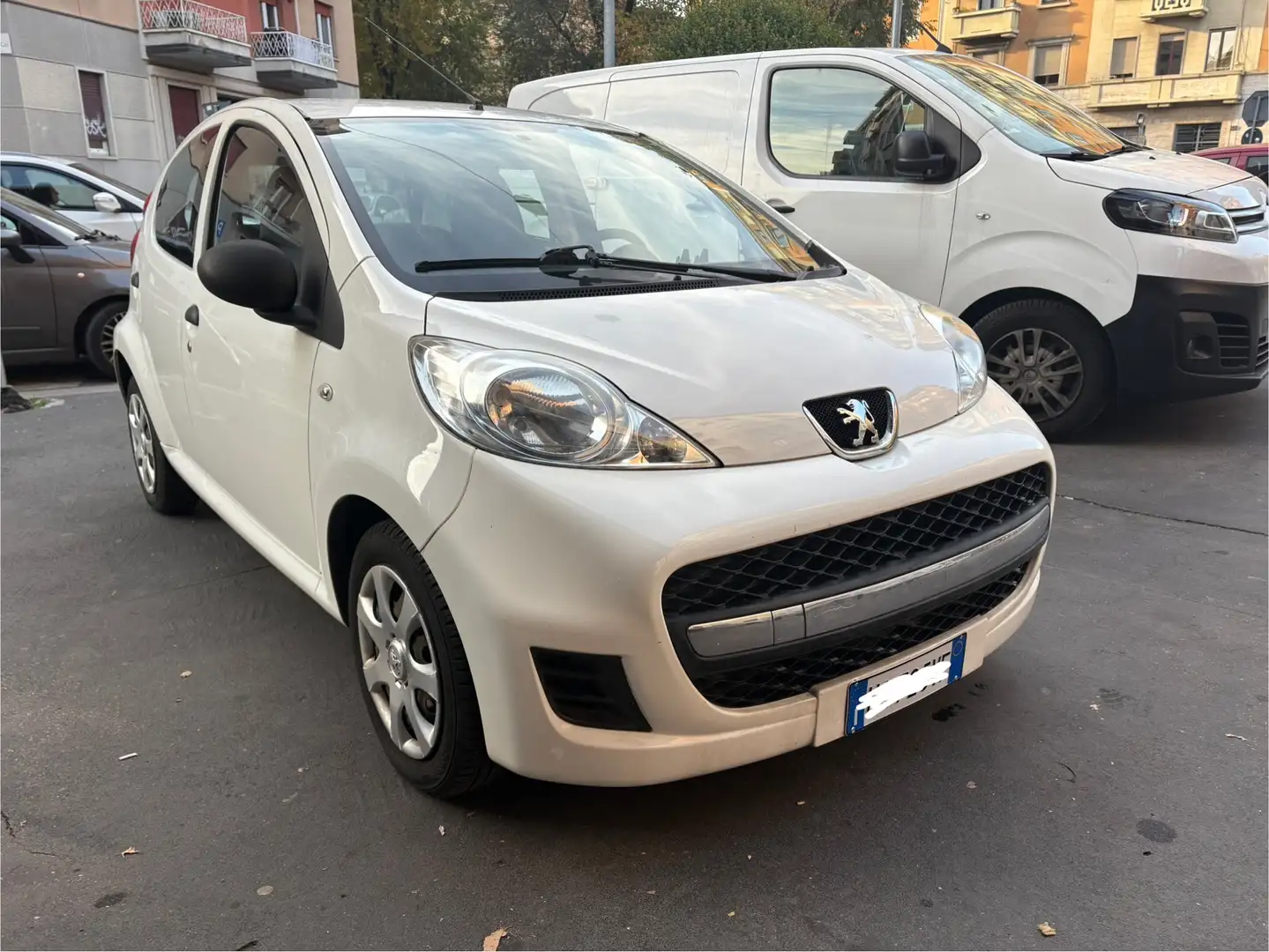 Peugeot 107 1.0 12v Access (desir) 5p 7000km!!!!! Bianco - 2