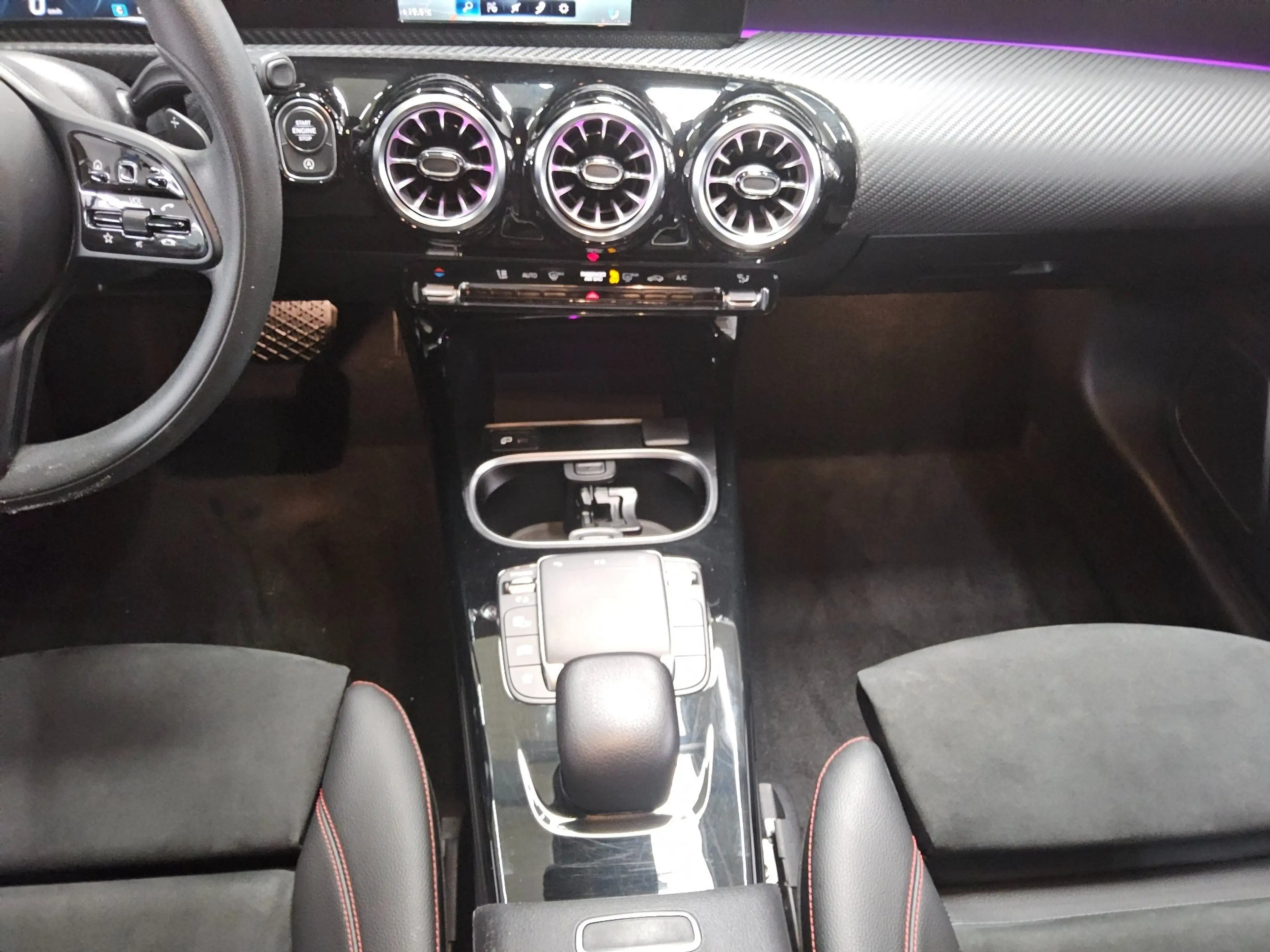 Mercedes-Benz CLA 200 SB d T-Leder Navi LED Pano — photo 6