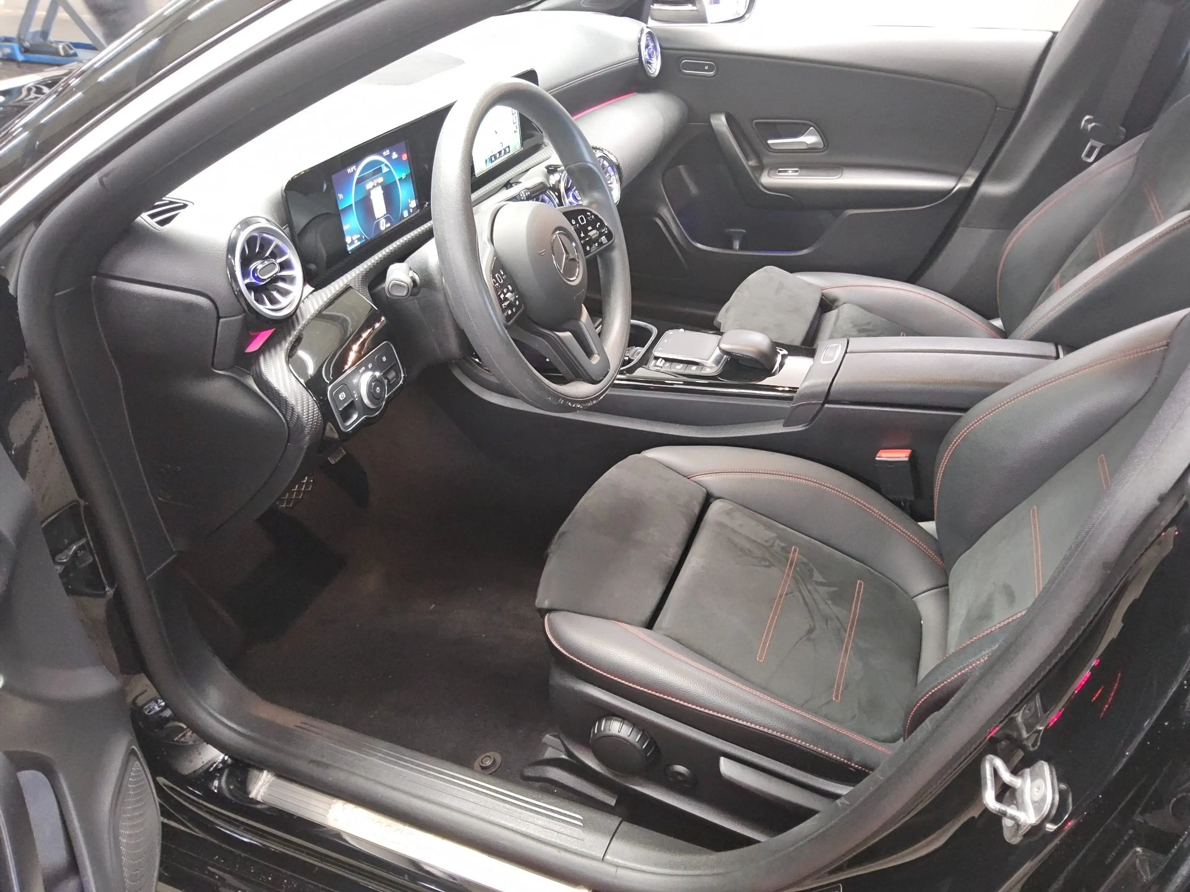 Mercedes-Benz CLA 200 SB d T-Leder Navi LED Pano — photo 8