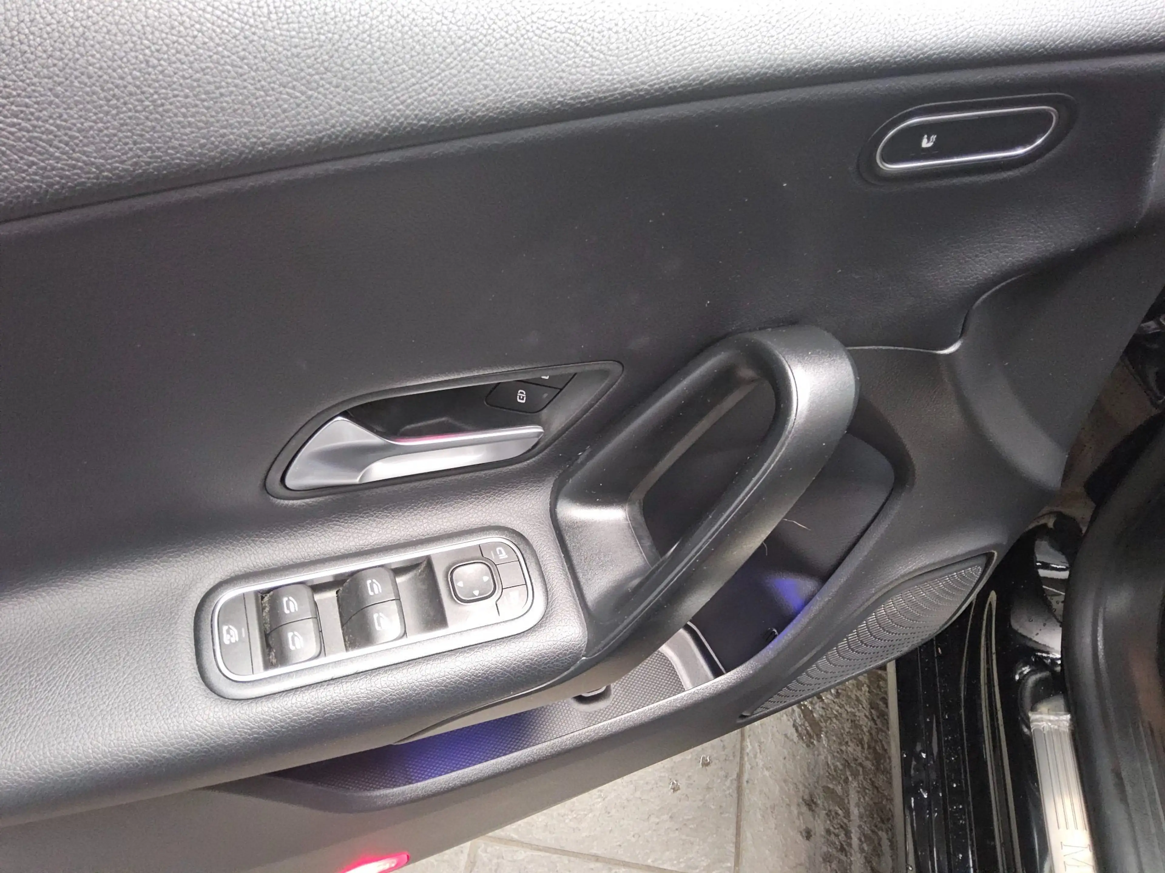 Mercedes-Benz CLA 200 SB d T-Leder Navi LED Pano — photo 9
