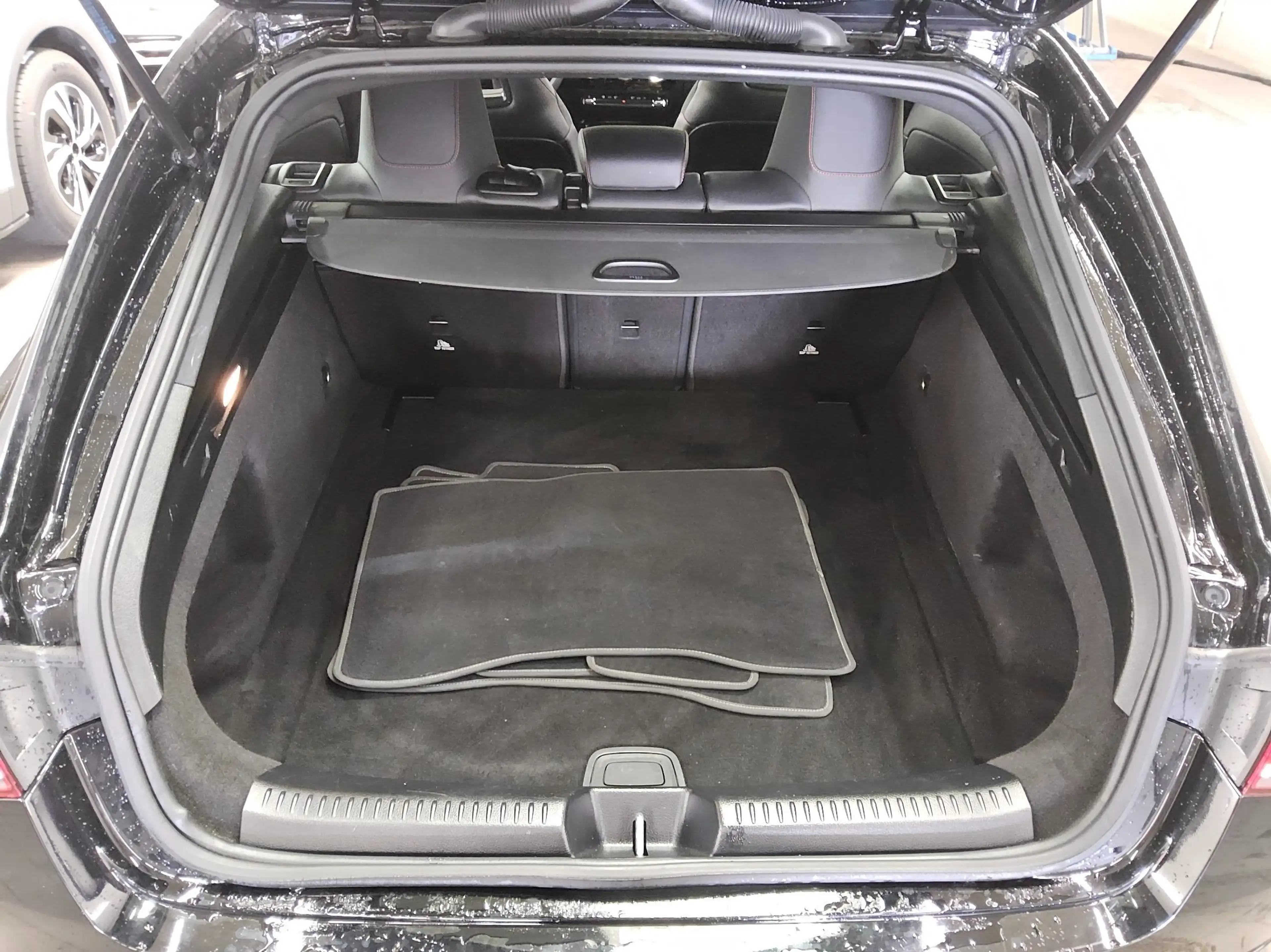 Mercedes-Benz CLA 200 SB d T-Leder Navi LED Pano — photo 12