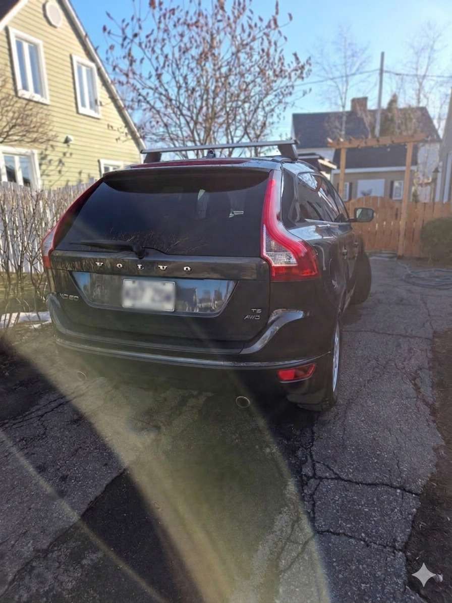 2010 Volvo XC60 alt 3