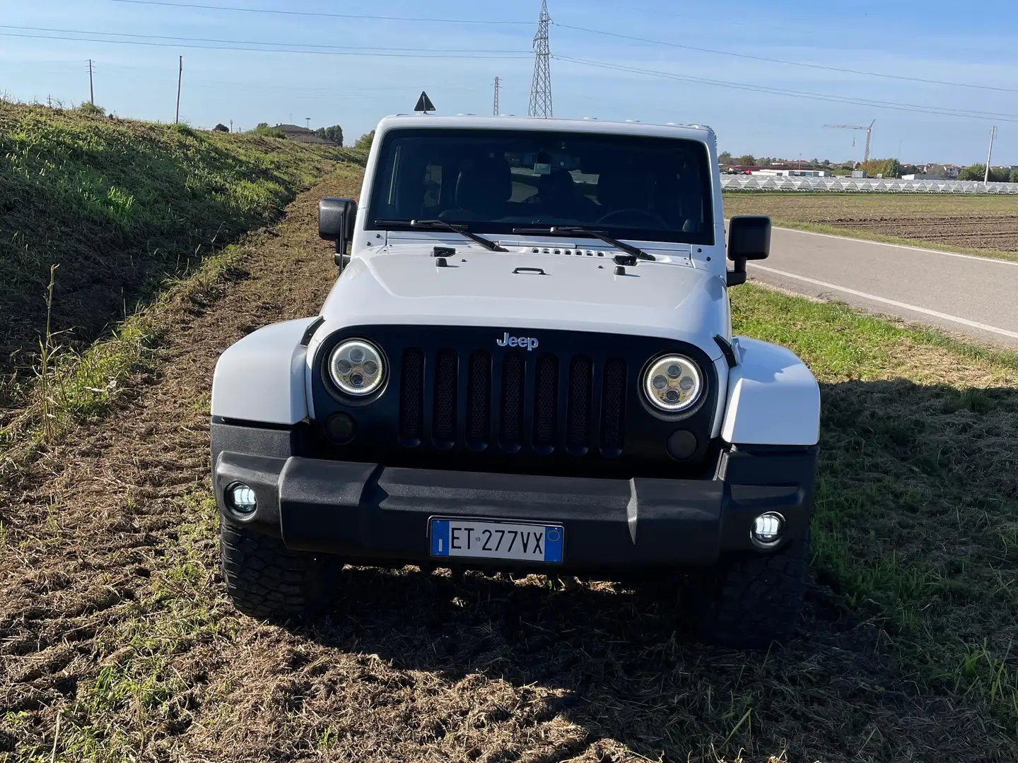 Jeep Wrangler Wrangler 2011 Unlimited 2.8 crd Sahara auto Blanco - 1