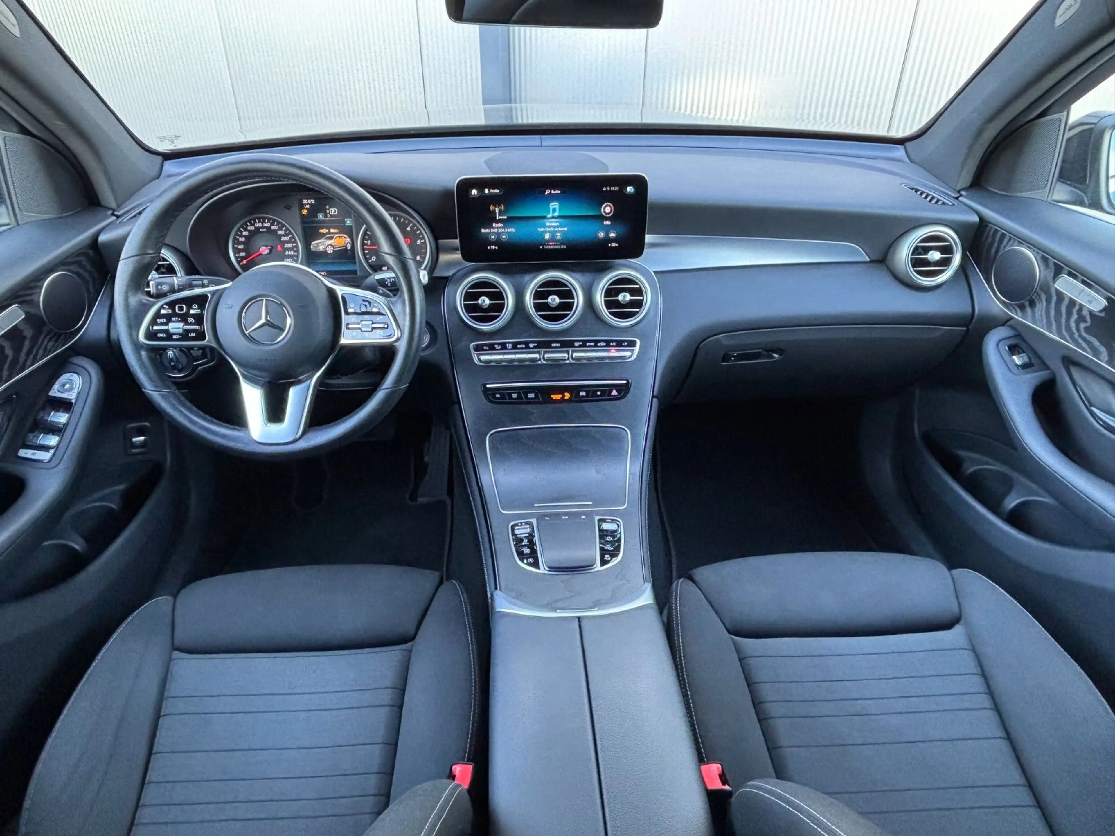 Mercedes-Benz GLC 200 d 4Matic Facelift — photo 12