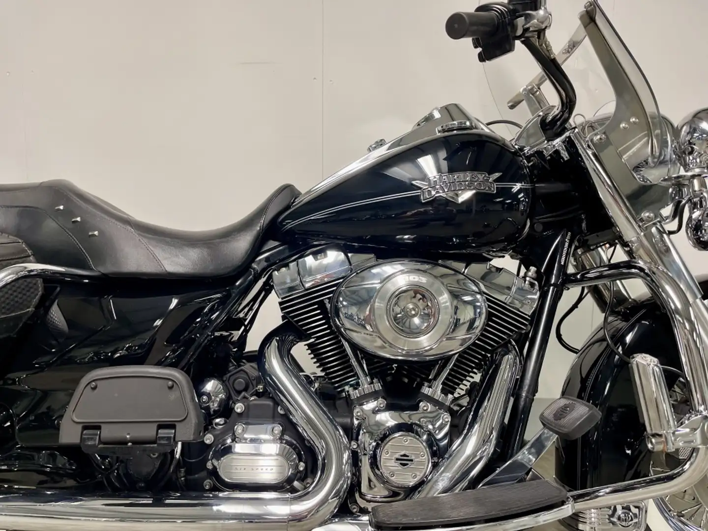 Harley-Davidson Road King TOURING FLHRC CLASSIC Noir - 2
