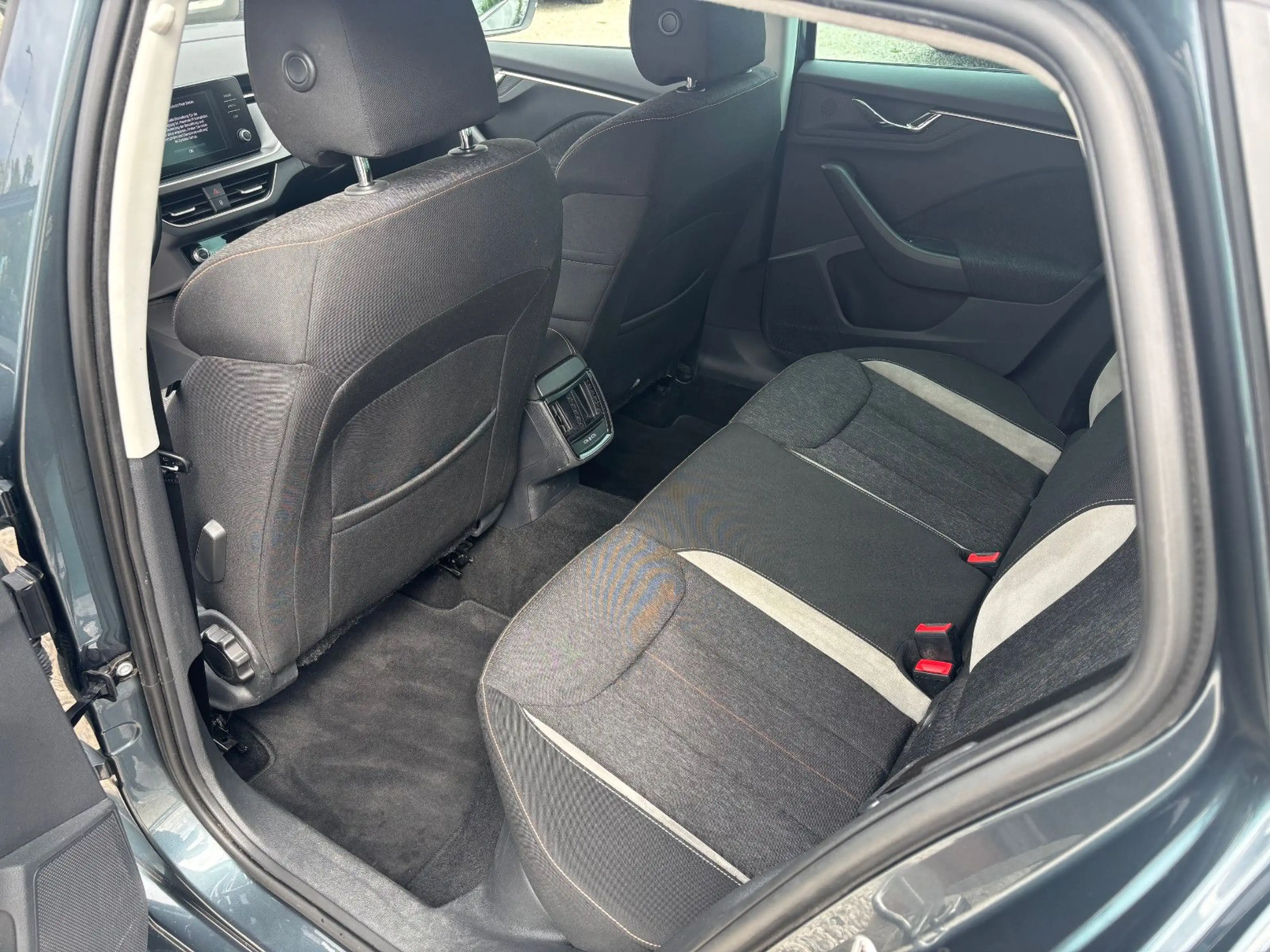 Skoda Scala 1.5 TSI DSG Style +CARPLAY+GRA+LED+ — photo 9