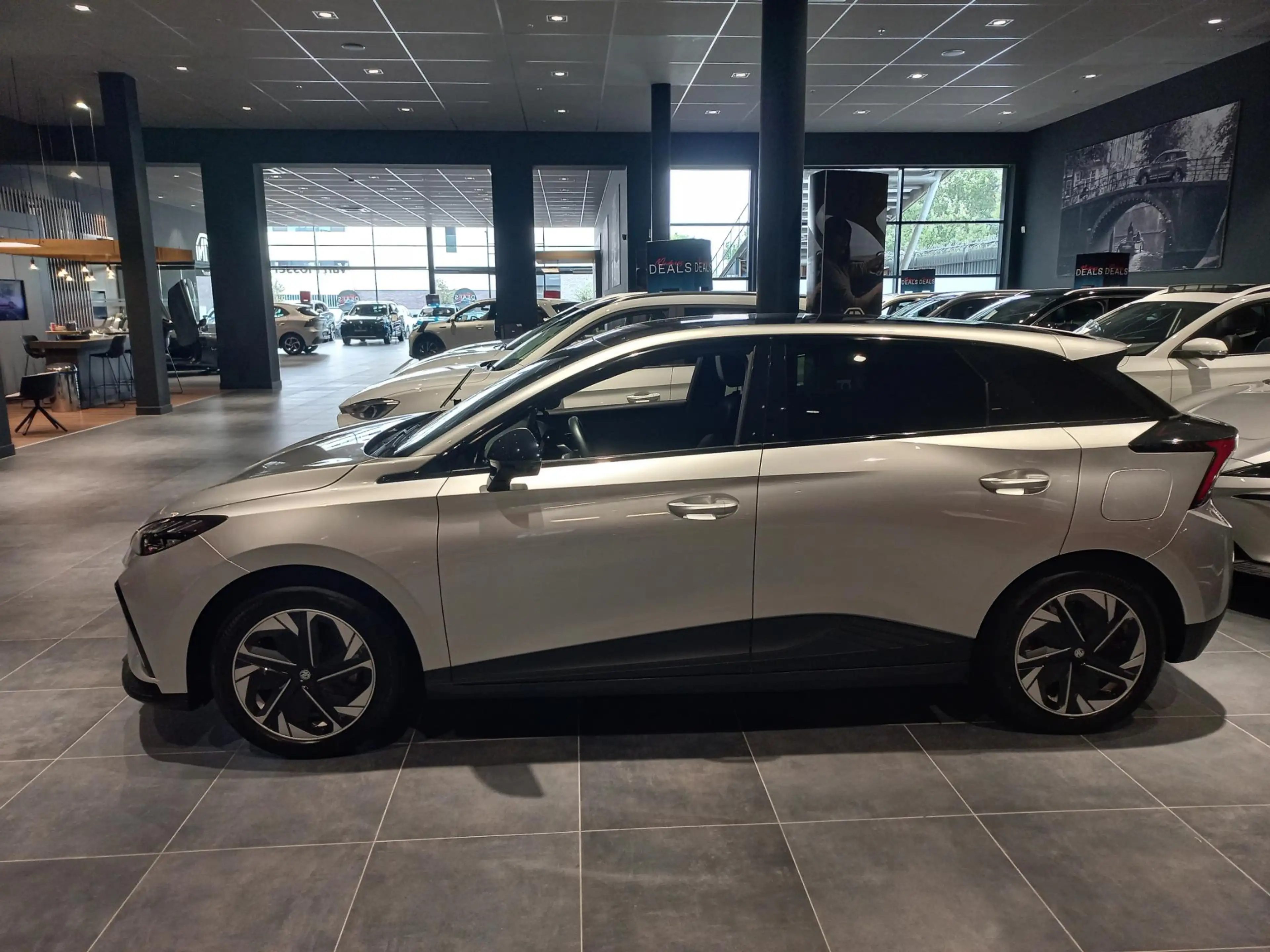 MG MG4 Luxury 64 kWh | 360 camera | Stoel + Stuurverwarmi — photo 3