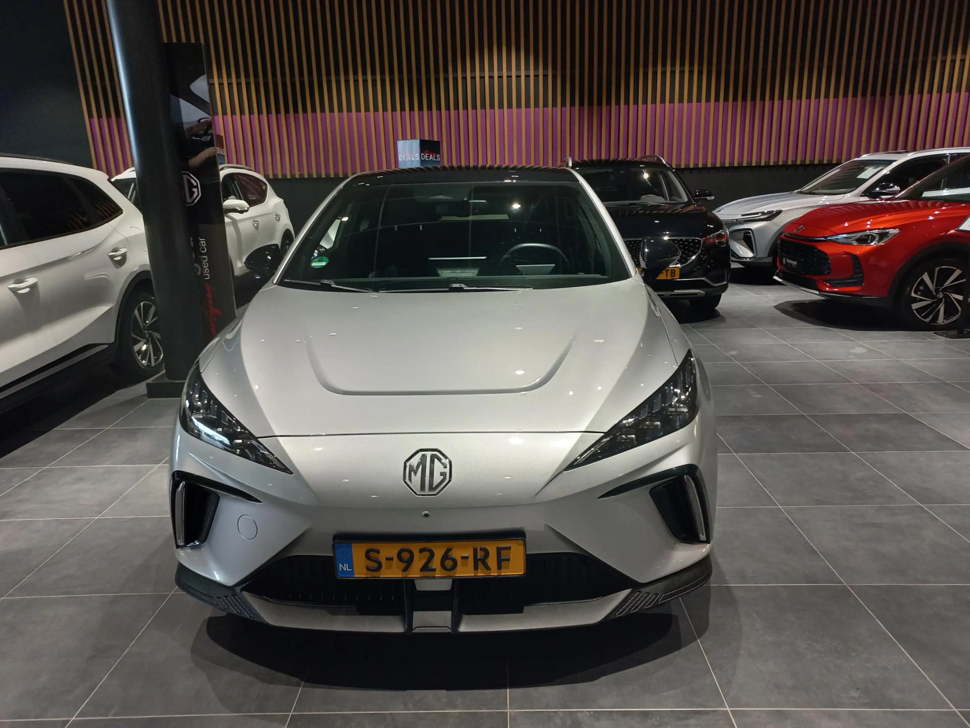 MG MG4 Luxury 64 kWh | 360 camera | Stoel + Stuurverwarmi — photo 2